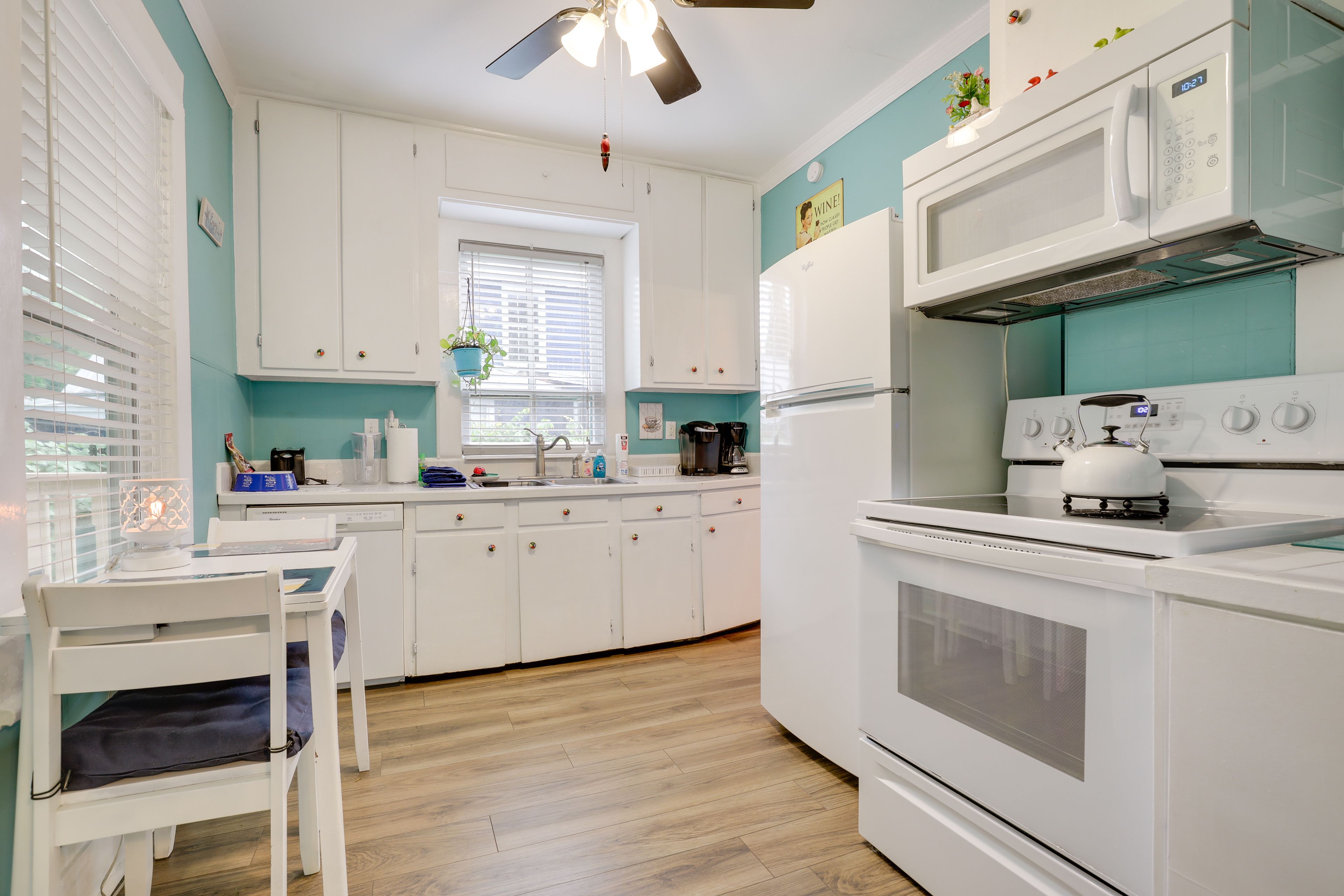 Kitchen | Coffee Maker | Toaster | Complimentary Spices