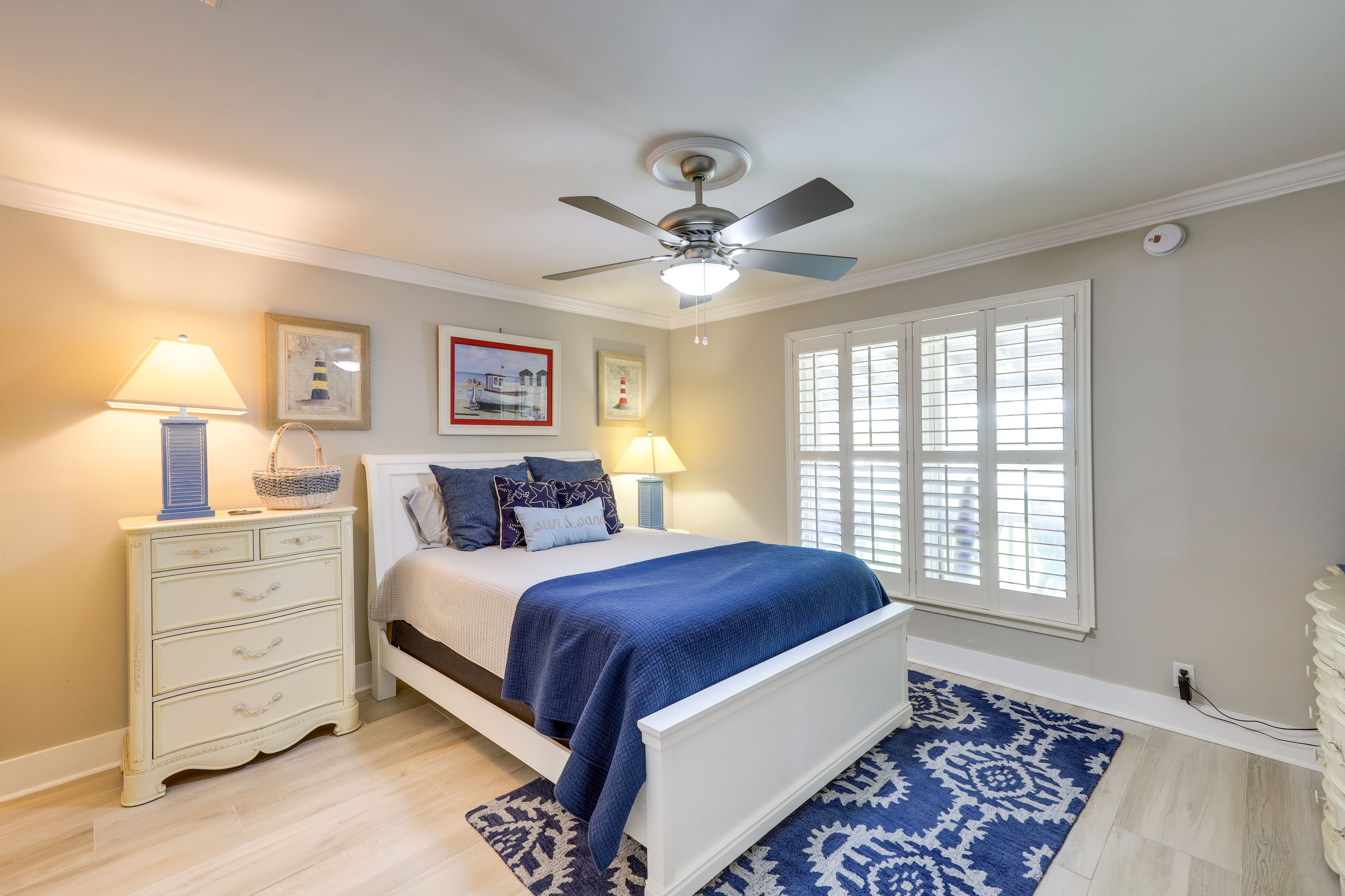 Bedroom 2 | Queen Bed | Smart TV