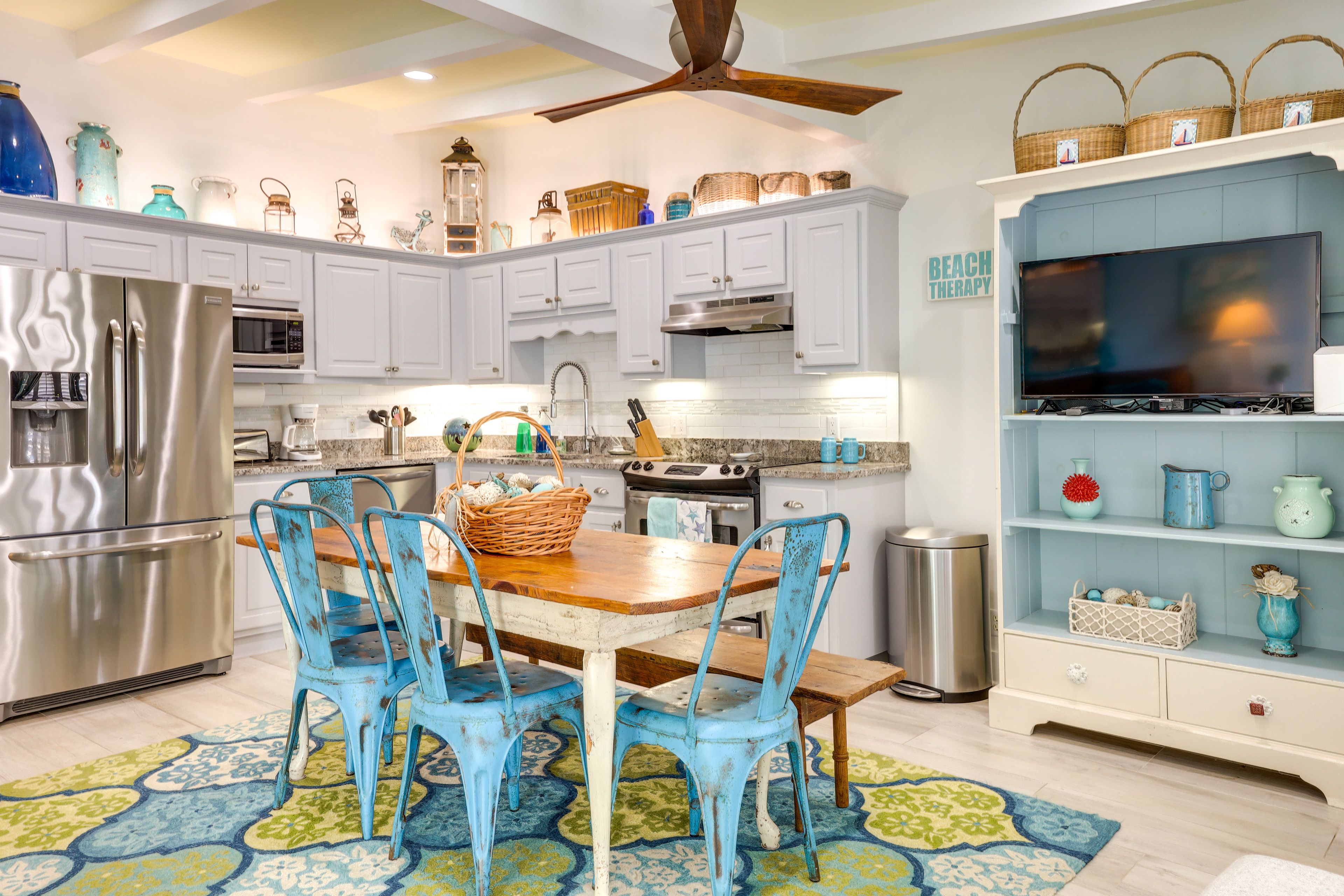 Dining Area | Kitchen | Smart TV