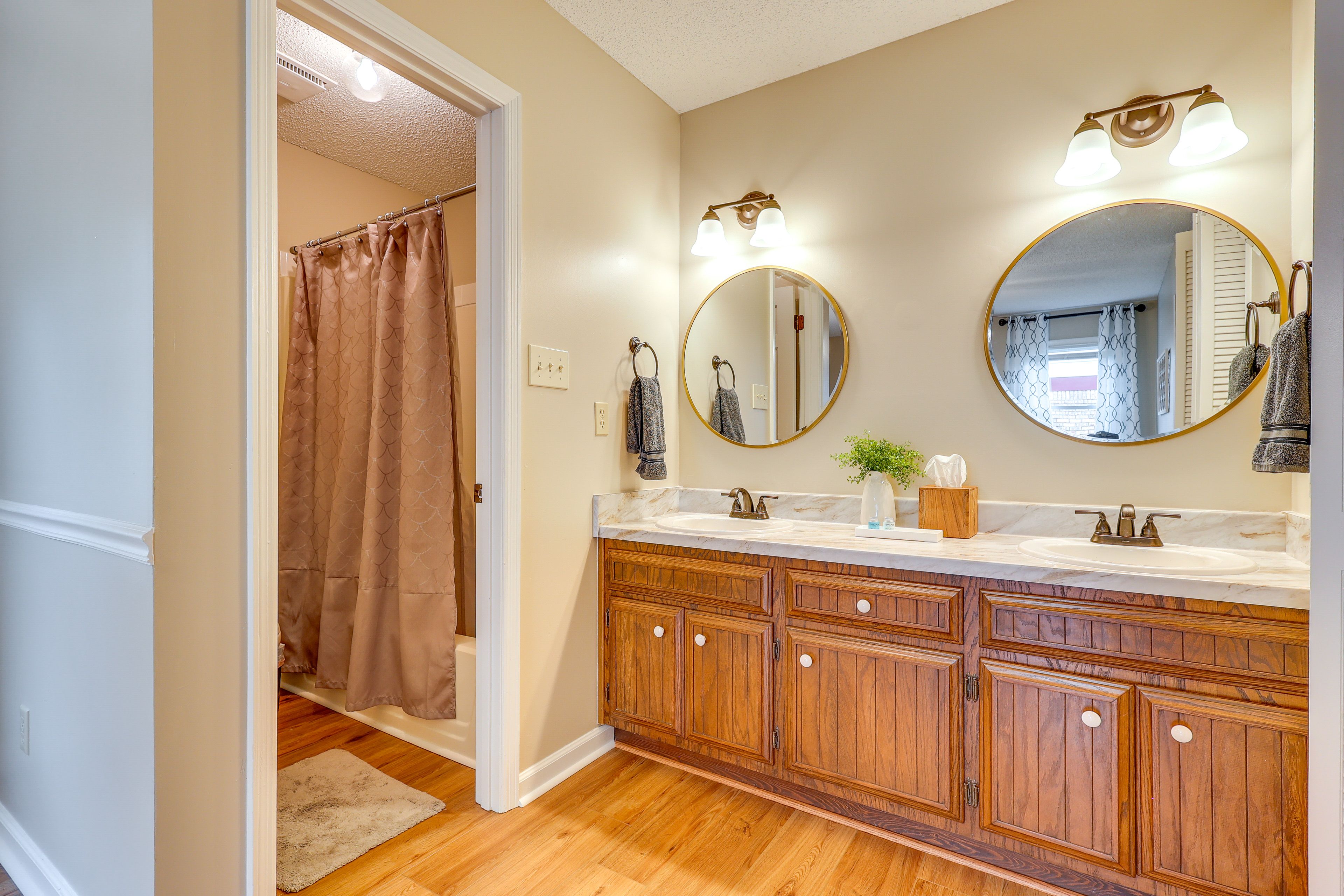 Full Bathroom | Complimentary Toiletries