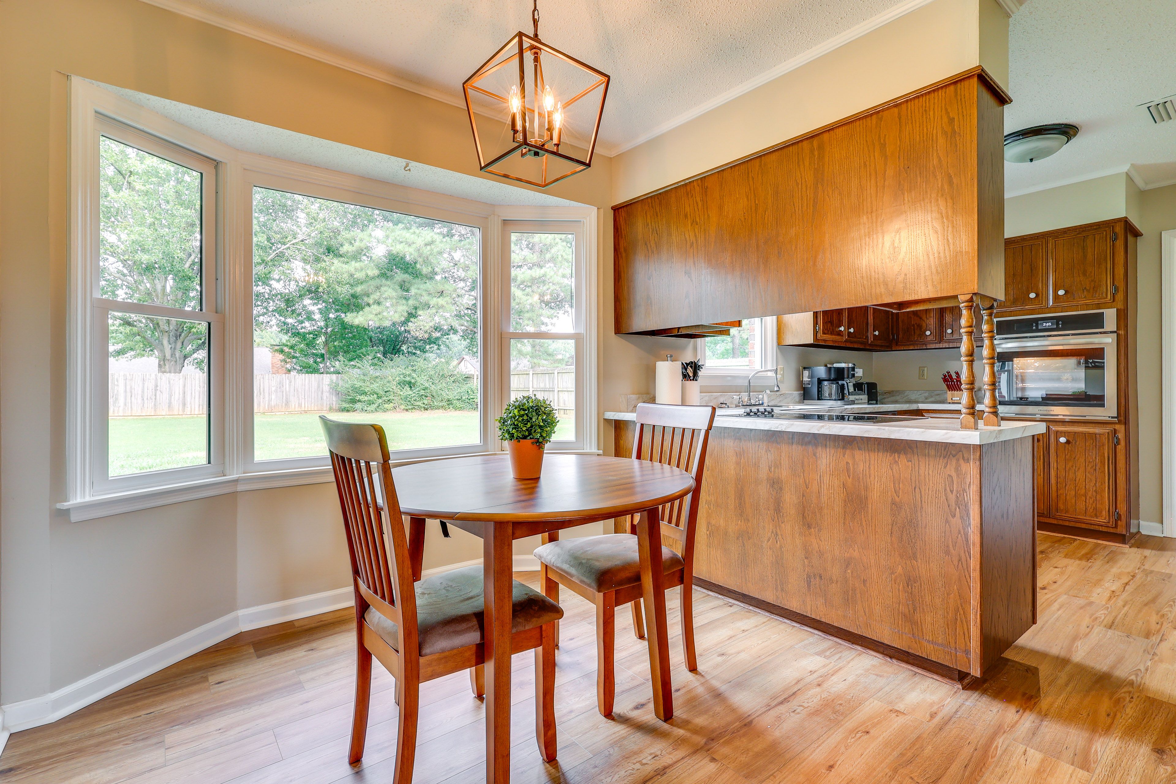 Dining Area | Dishware/Flatware