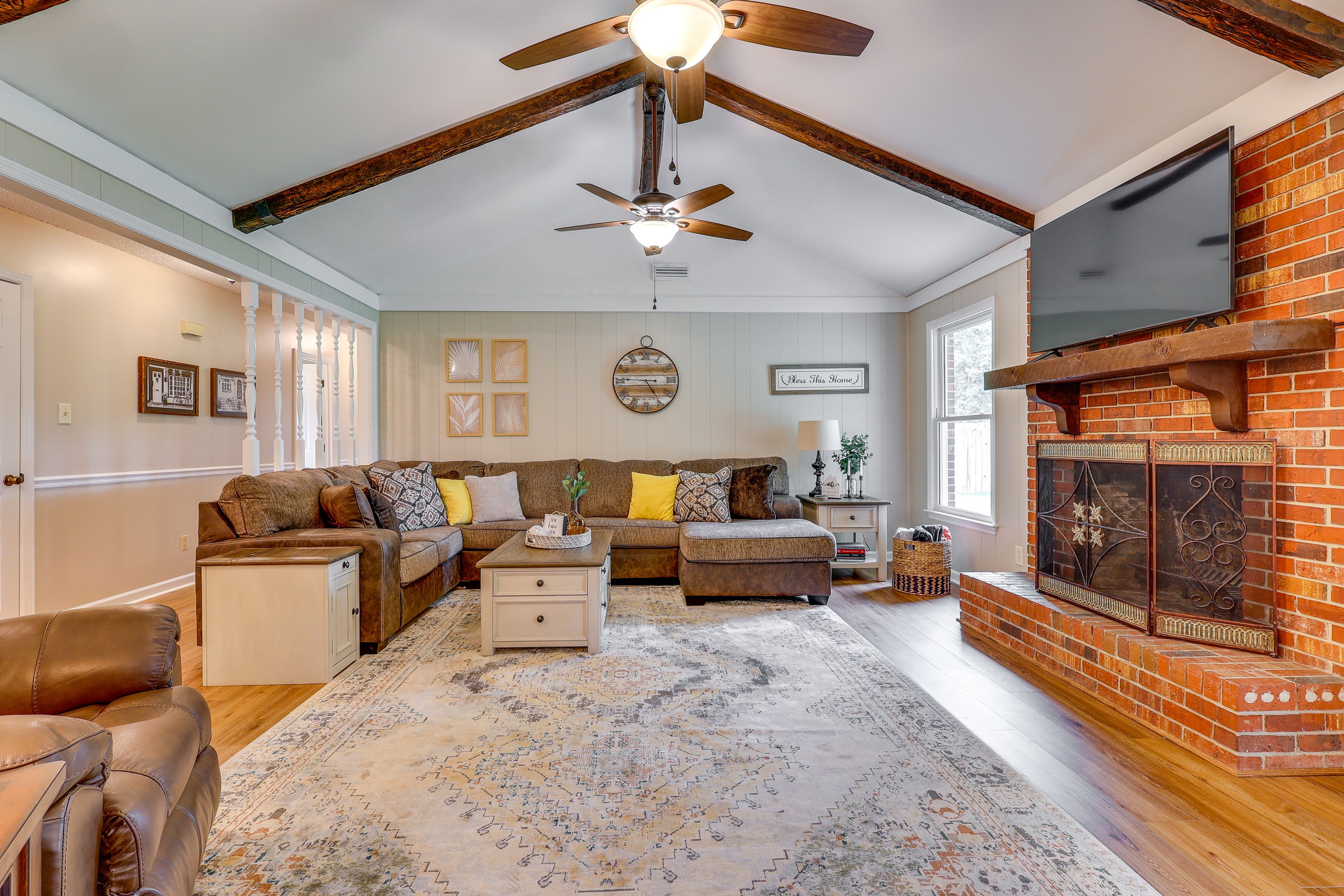 Living Area | Fireplace | Smart TV