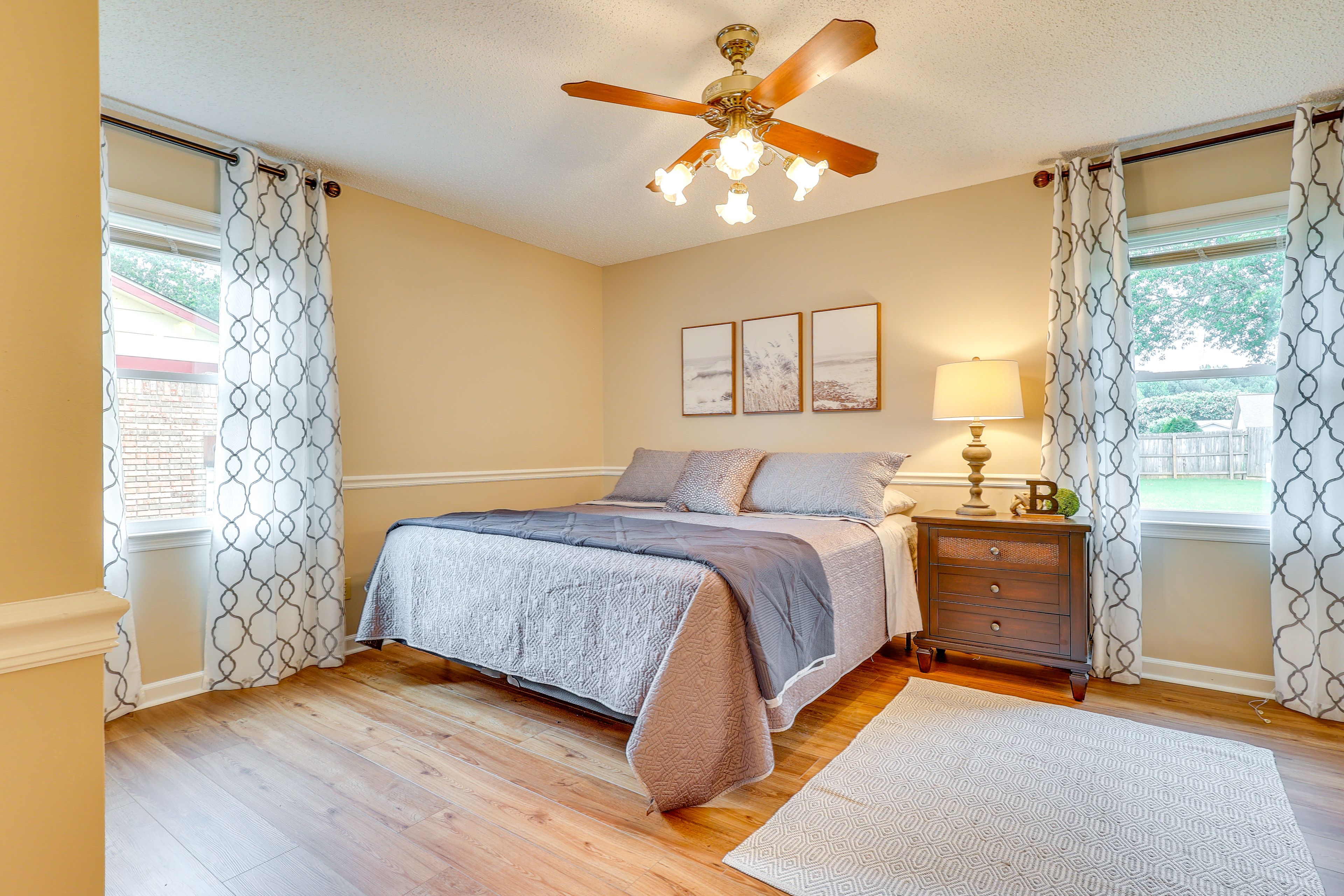 Bedroom 1 | King Bed