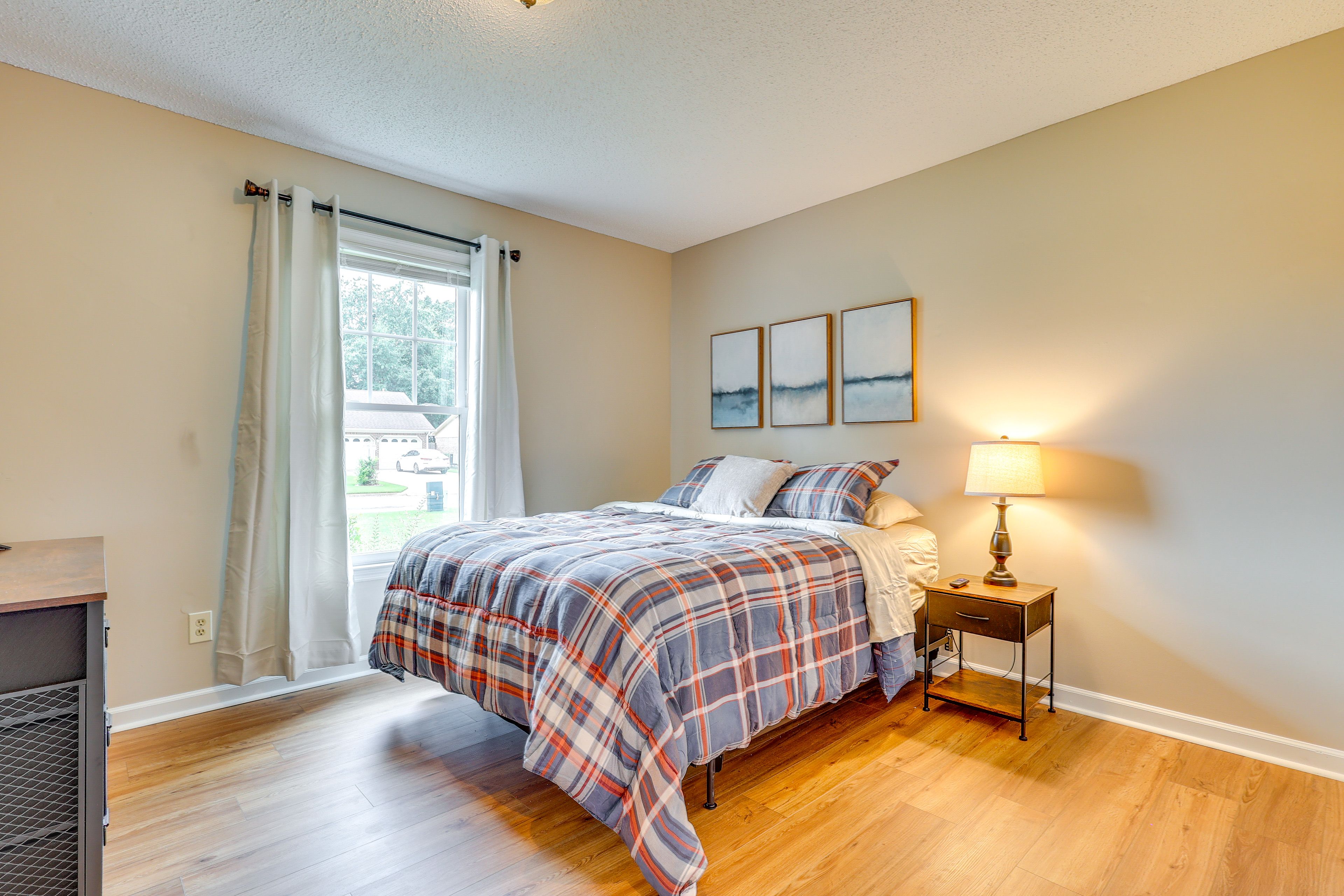 Bedroom 3 | Queen Bed | Smart TV