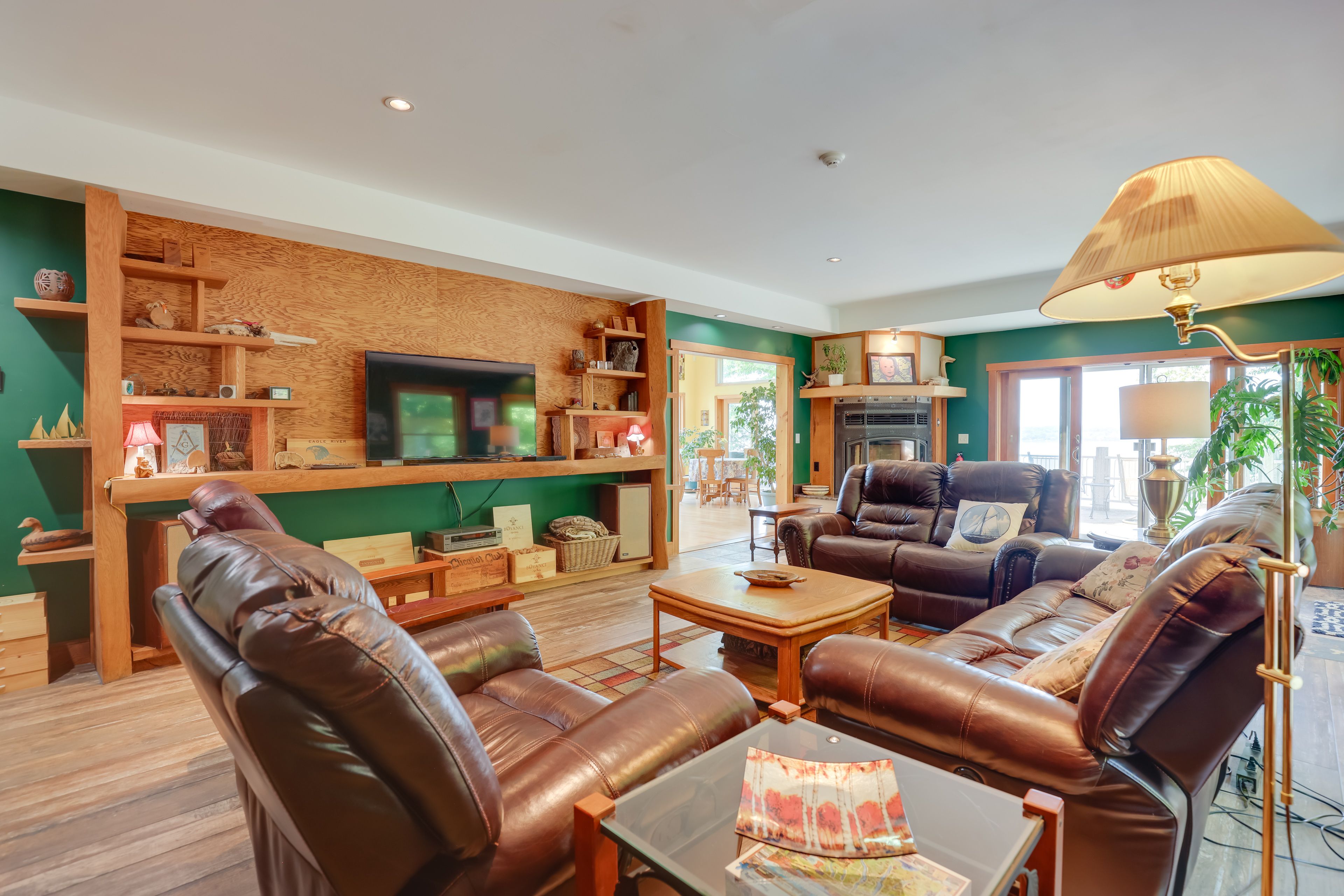 Living Room | 2nd Floor | Smart TV | Free WiFi