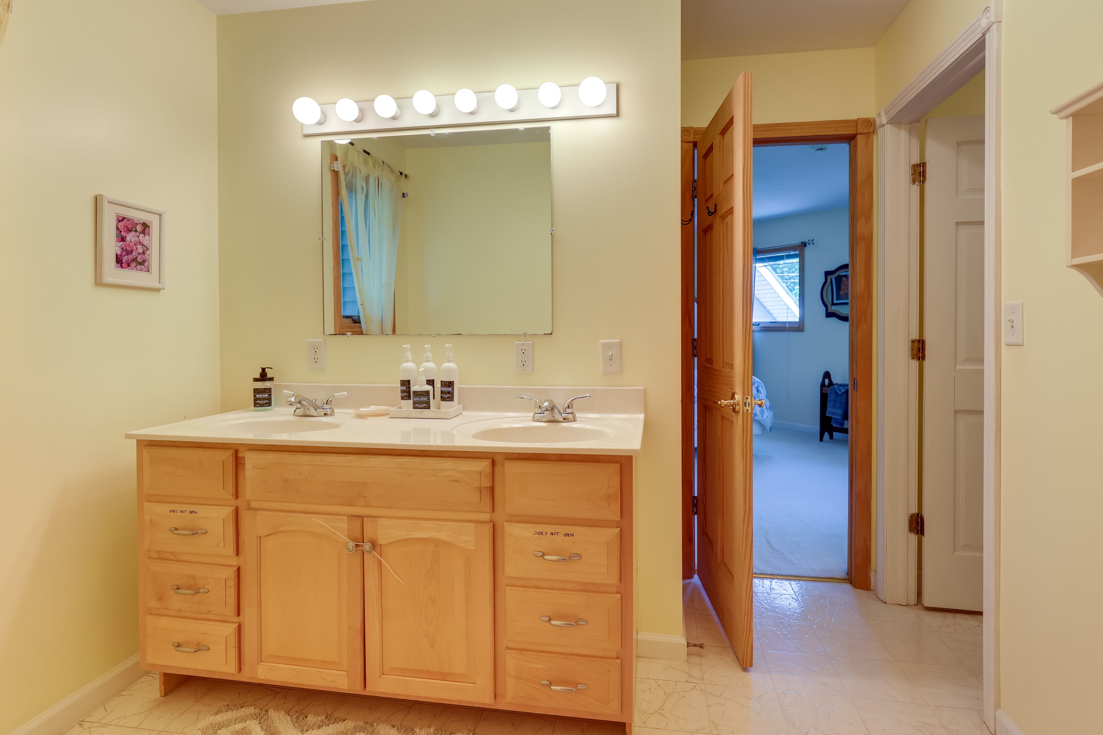 Full Bathroom | 3rd Floor | Access Via Bedrooms 2 & 3 | Towels Provided