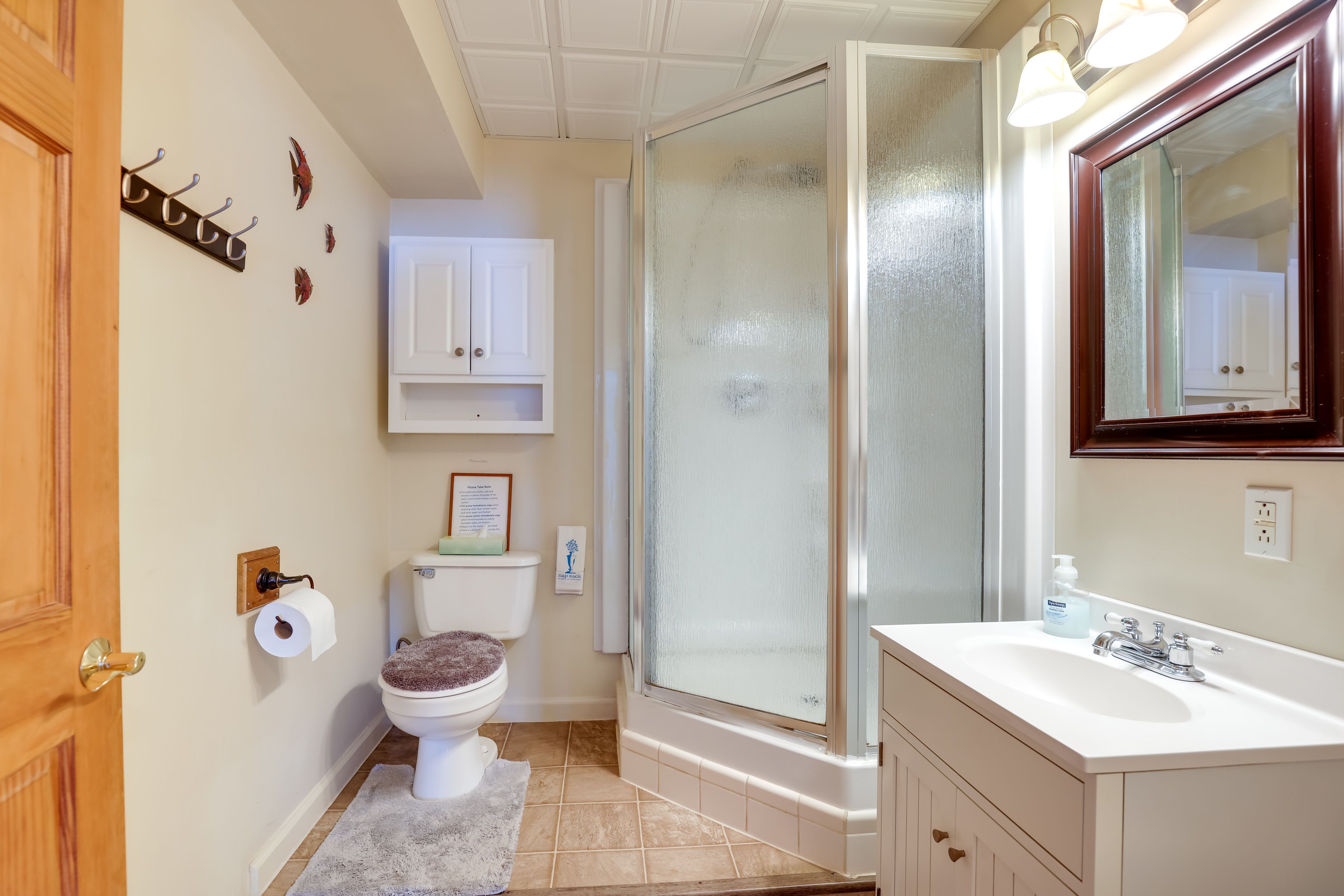 Full Bathroom | 1st Floor | Hair Dryer