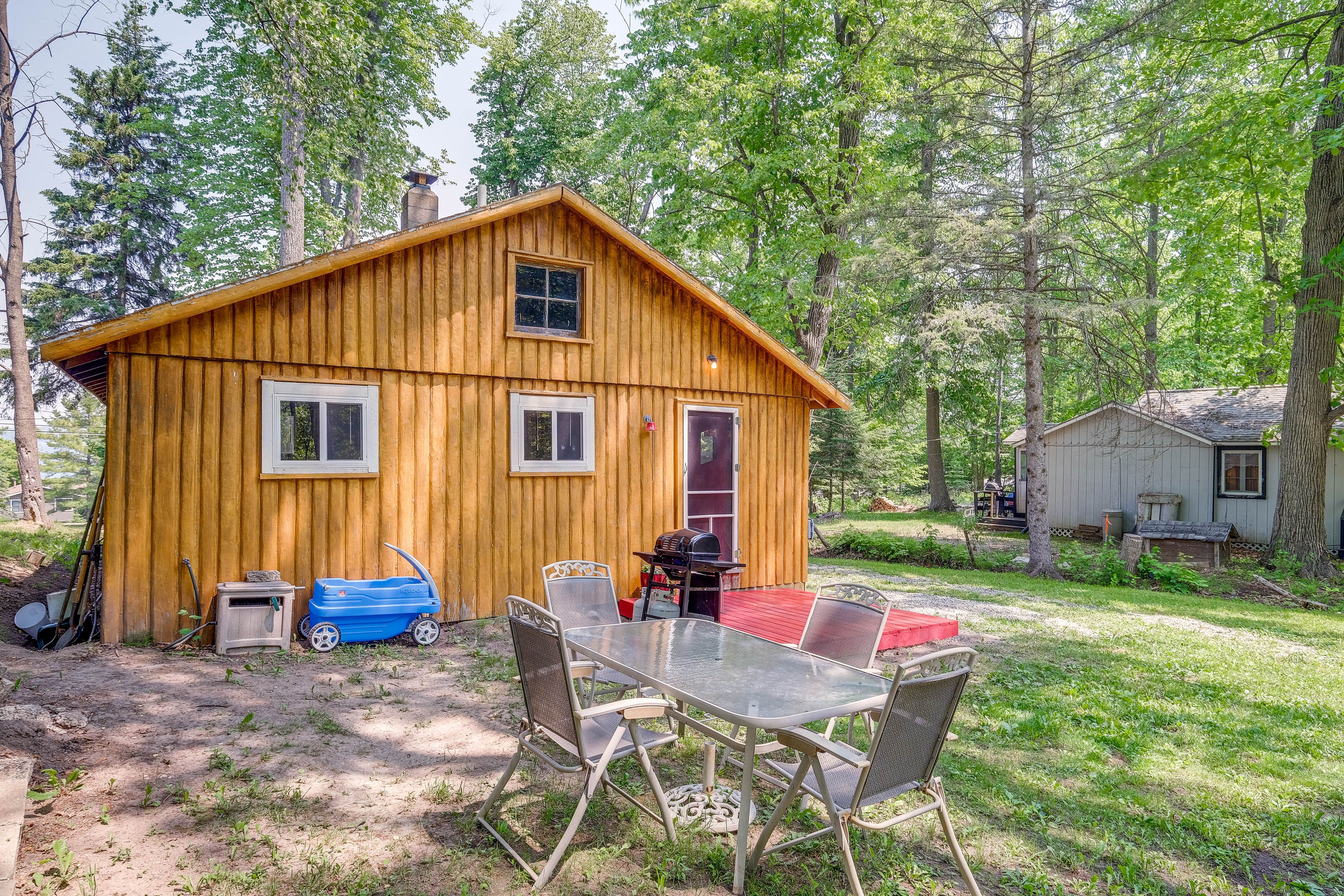 Outdoor Dining Area | Grill | Dart Board