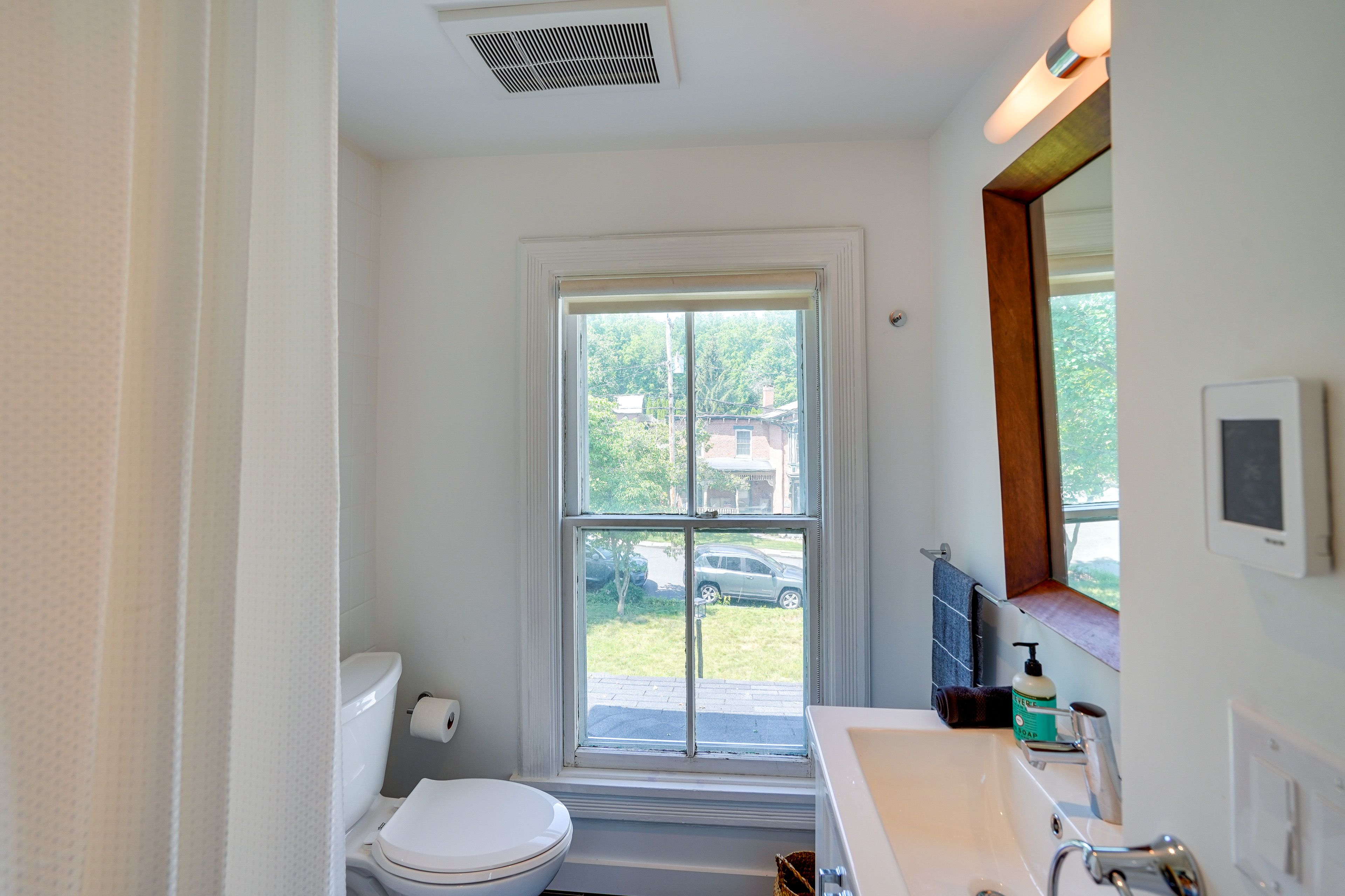 Full Bath | 2nd Floor