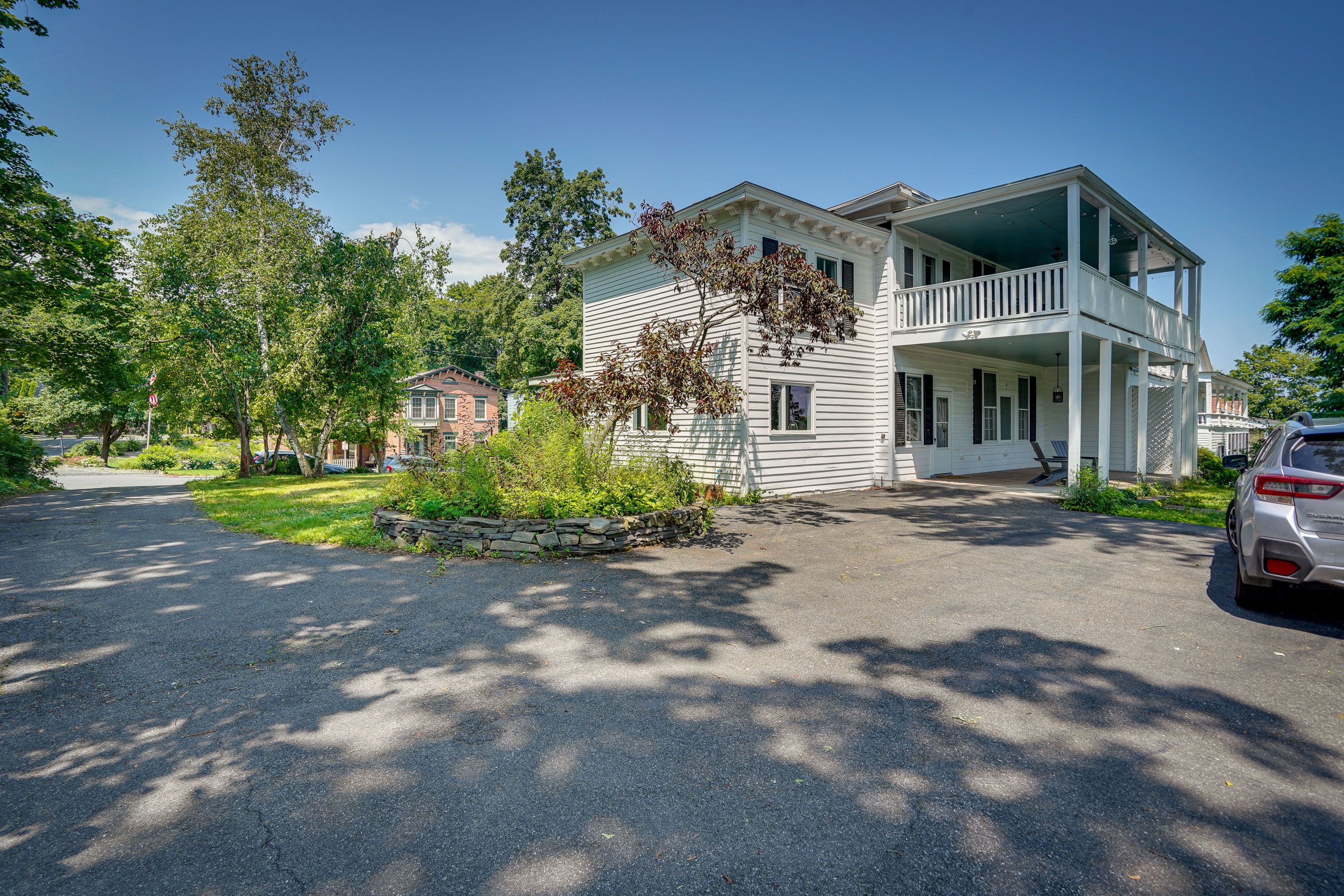 Parking | Driveway (4 Vehicles)