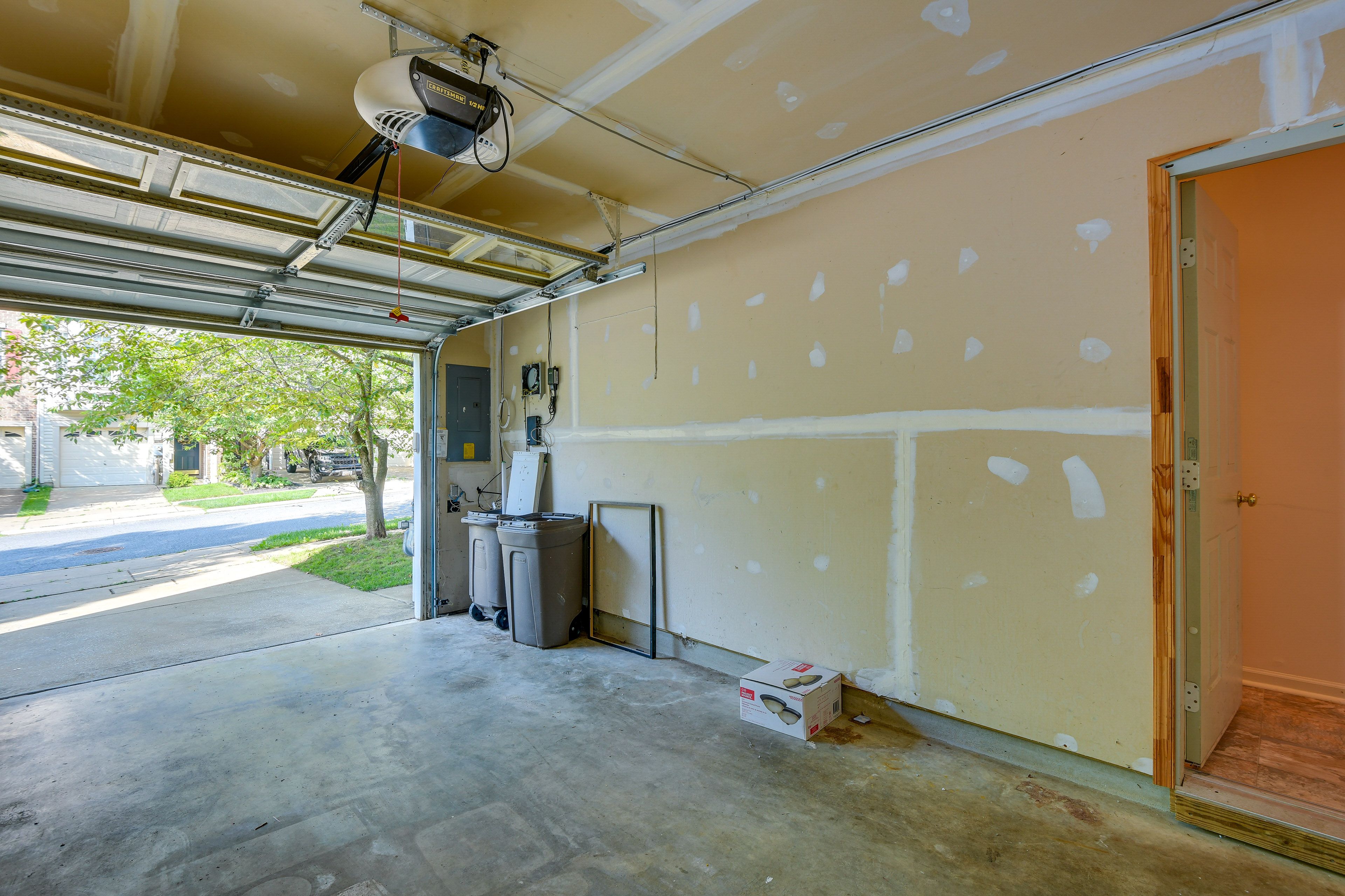 Parking | Driveway (1 Vehicle) | Garage (1 Vehicle)