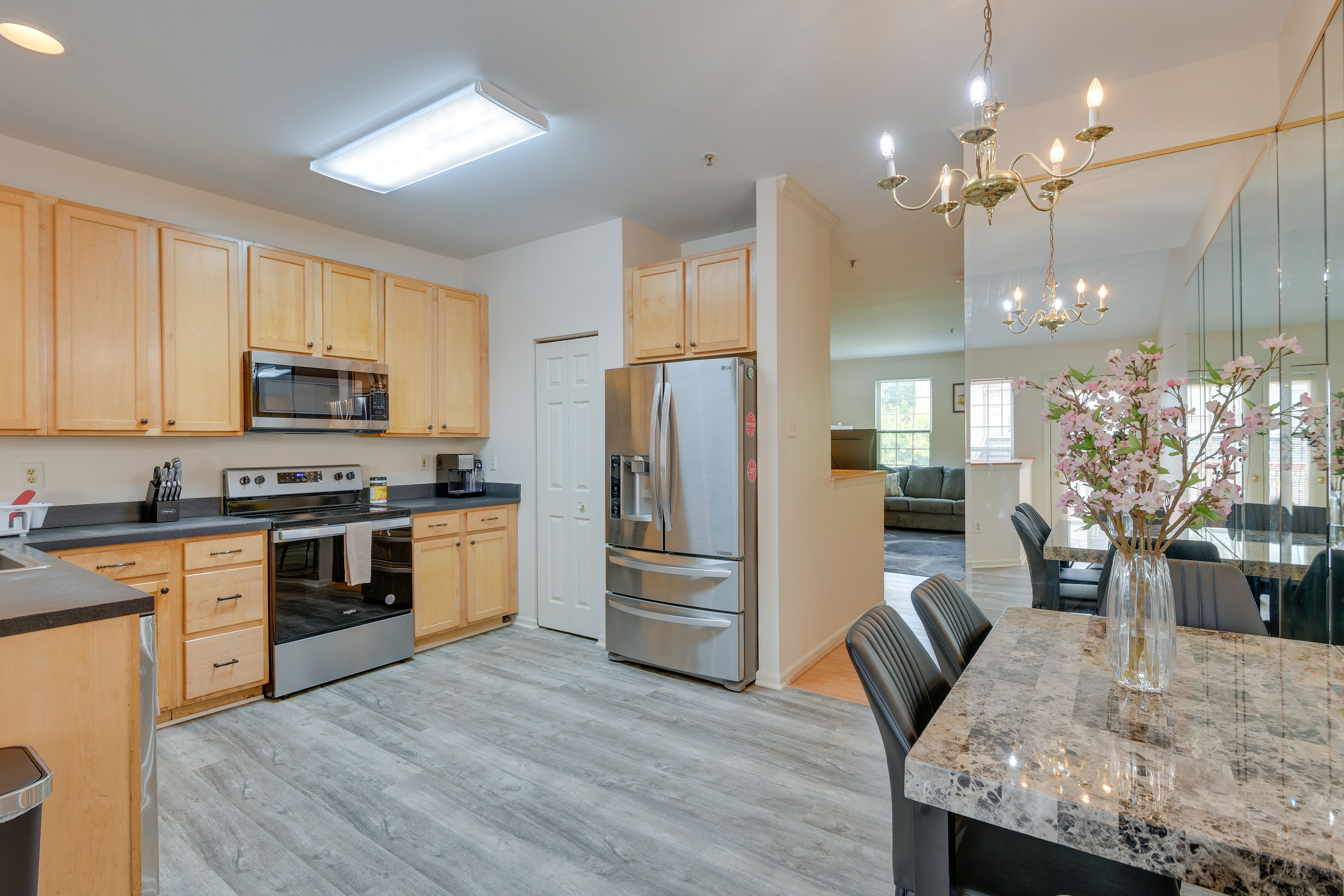 Kitchen | Access to Community Pool