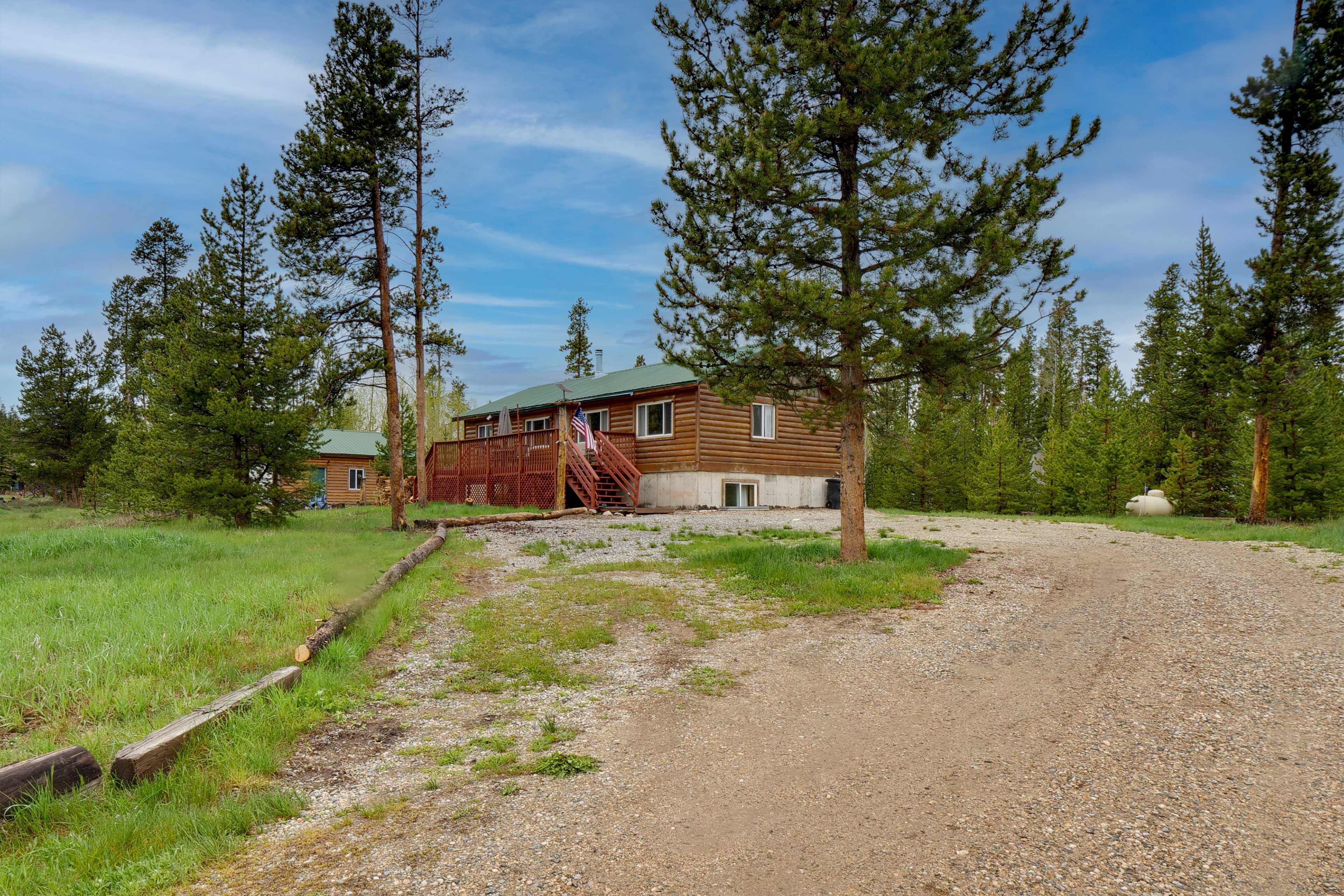 Parking | Gravel Driveway (5 Vehicles) | RV/Trailer Parking