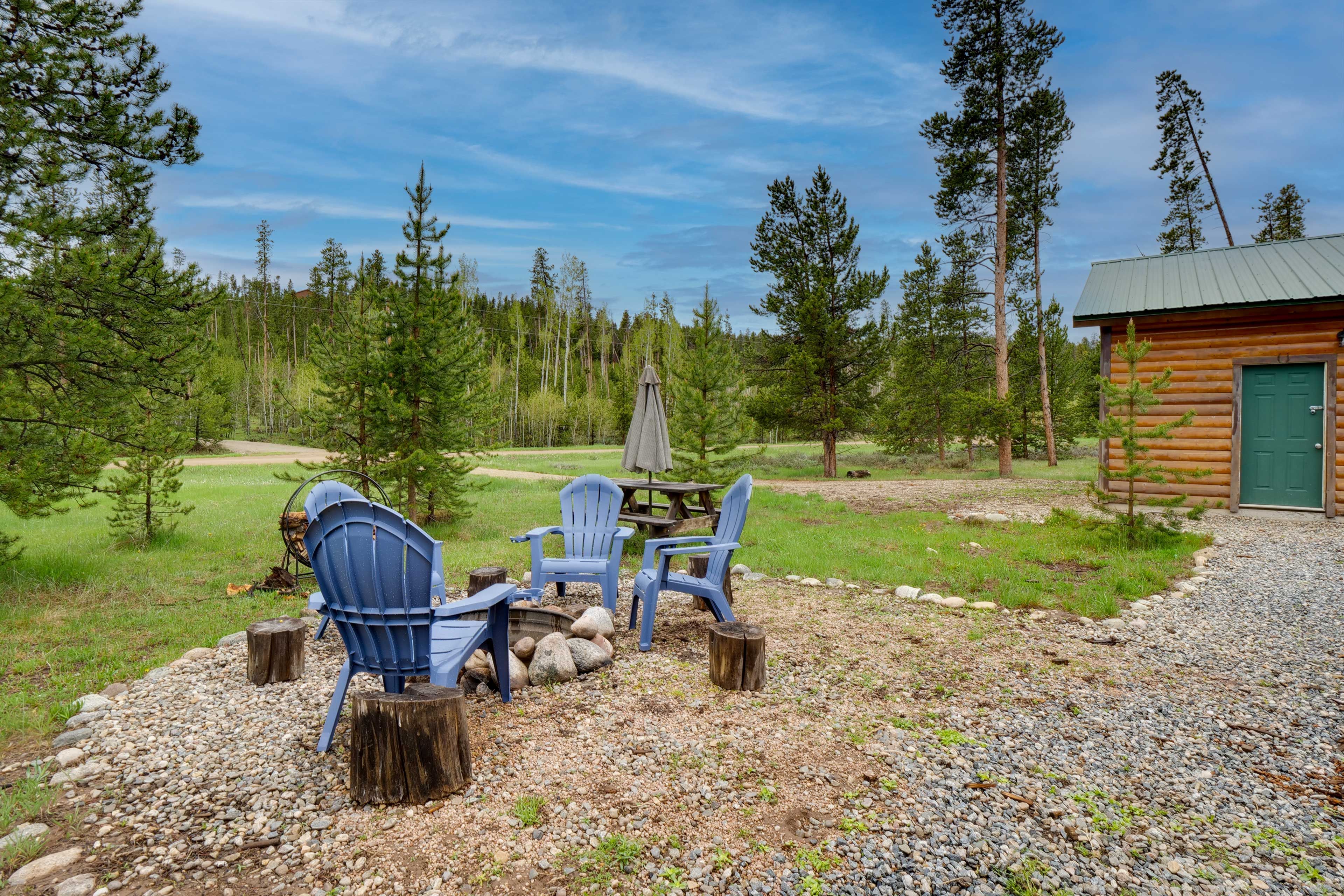 Exterior | Spacious Yard | Fire Pit | Picnic Area