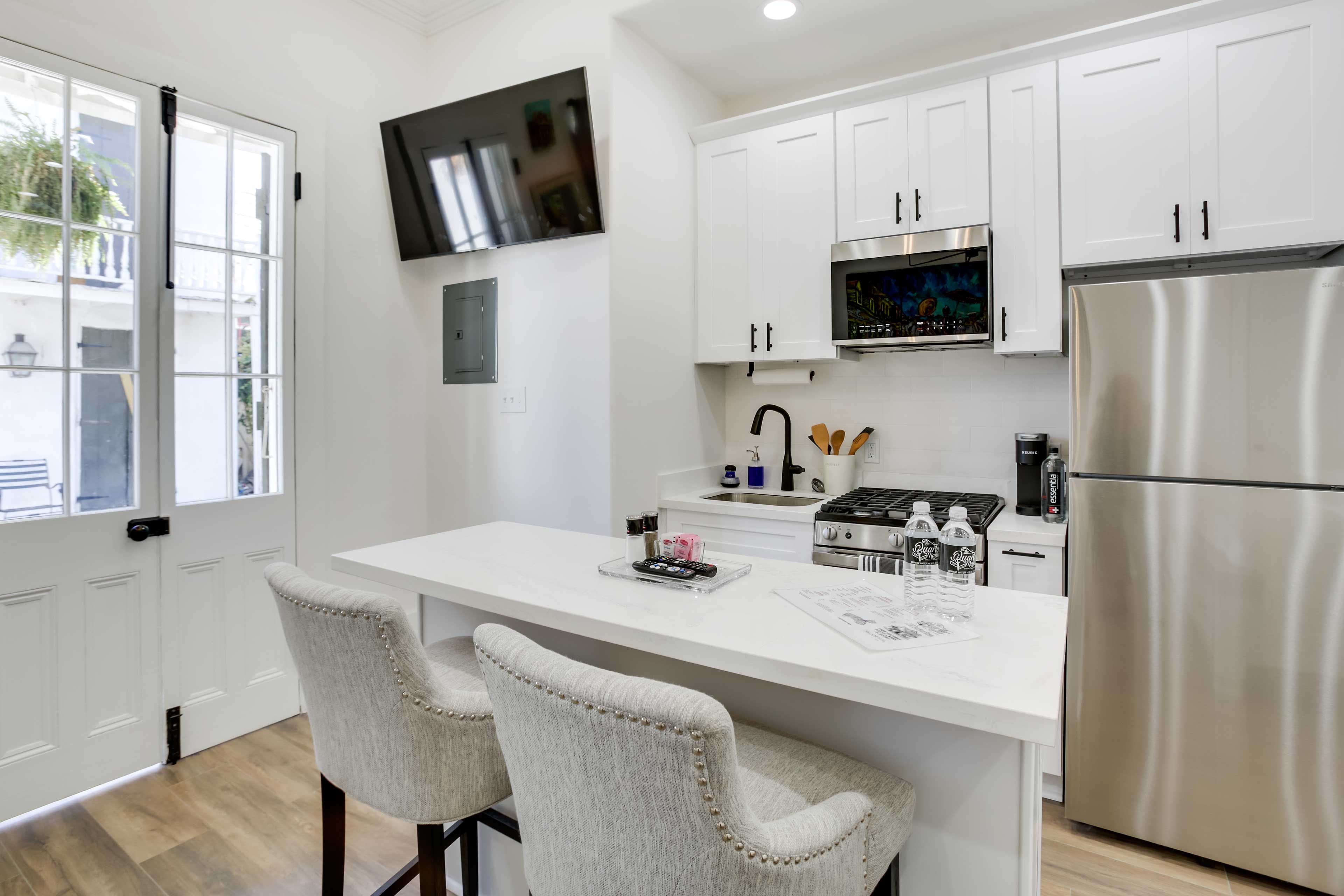 Kitchen | Breakfast Bar | Stainless Steel Appliances | Cooking Basics