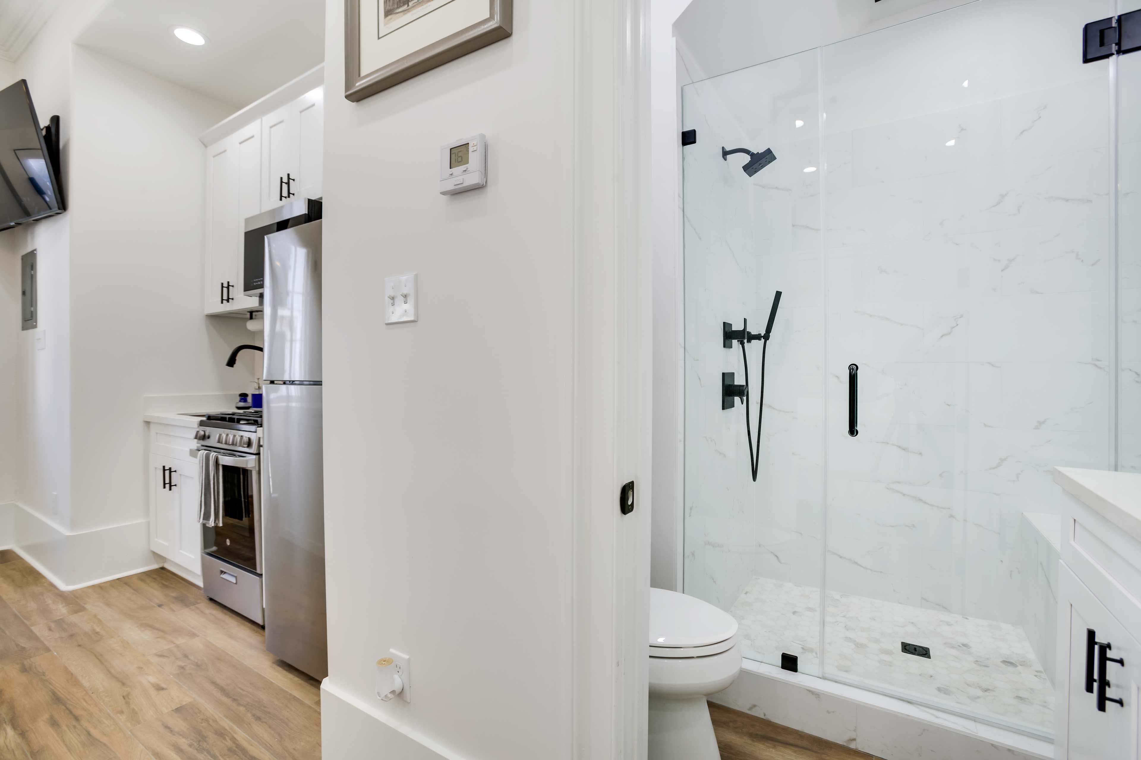 Full Bathroom | Complimentary Toiletries | Towels Provided