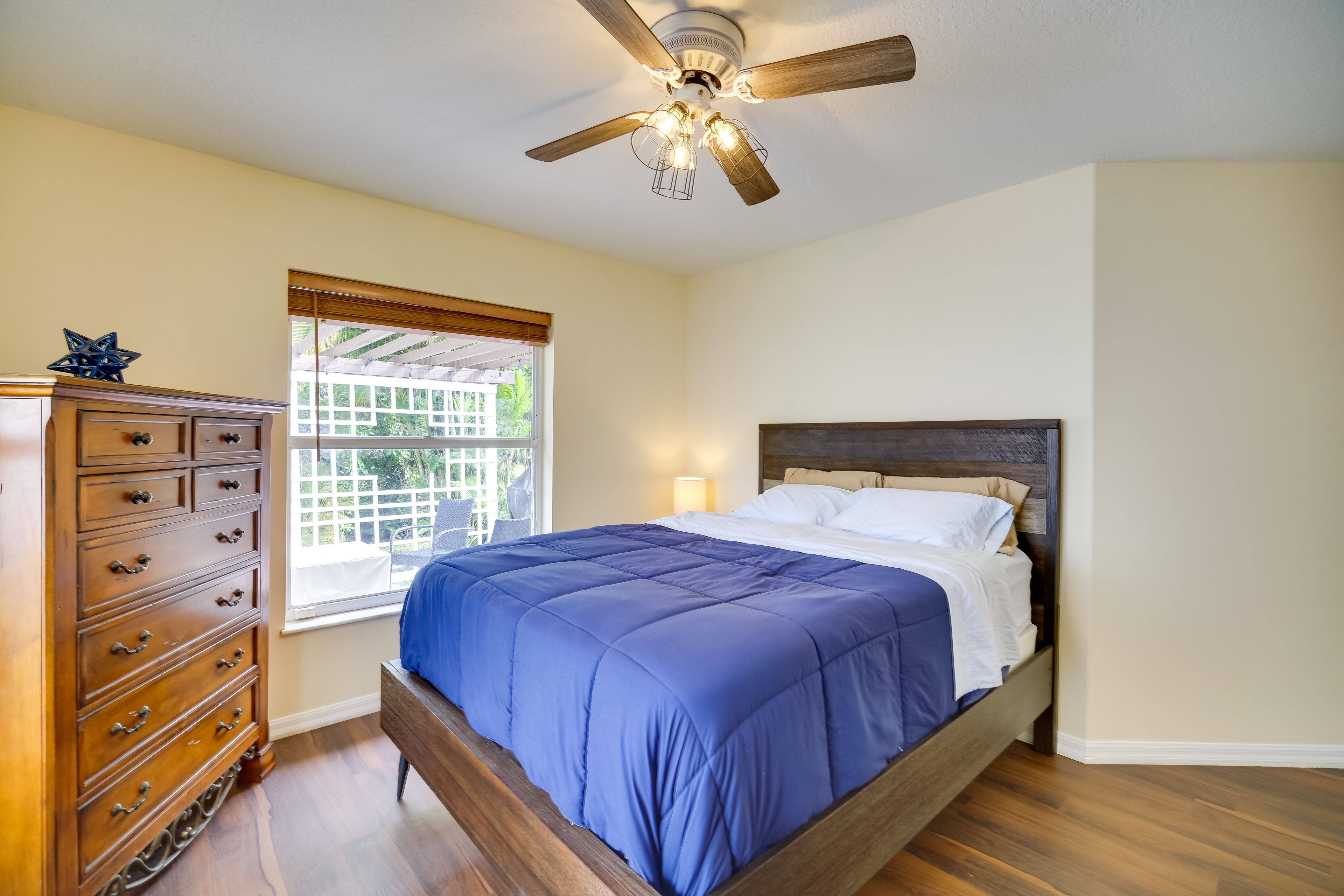 Bedroom 3 | Queen Bed