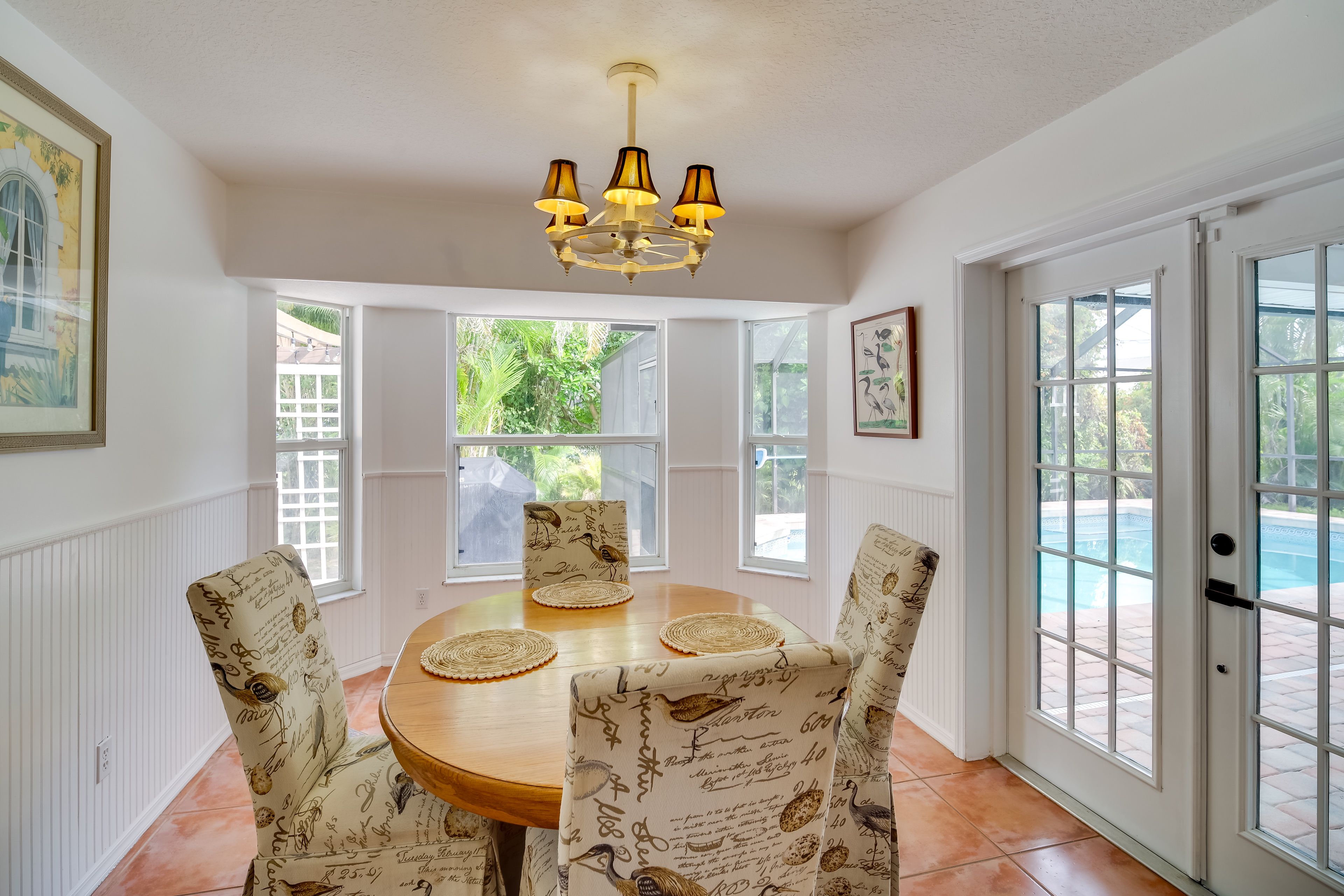 Dining Area | Dining Table | Dishware/Flatware