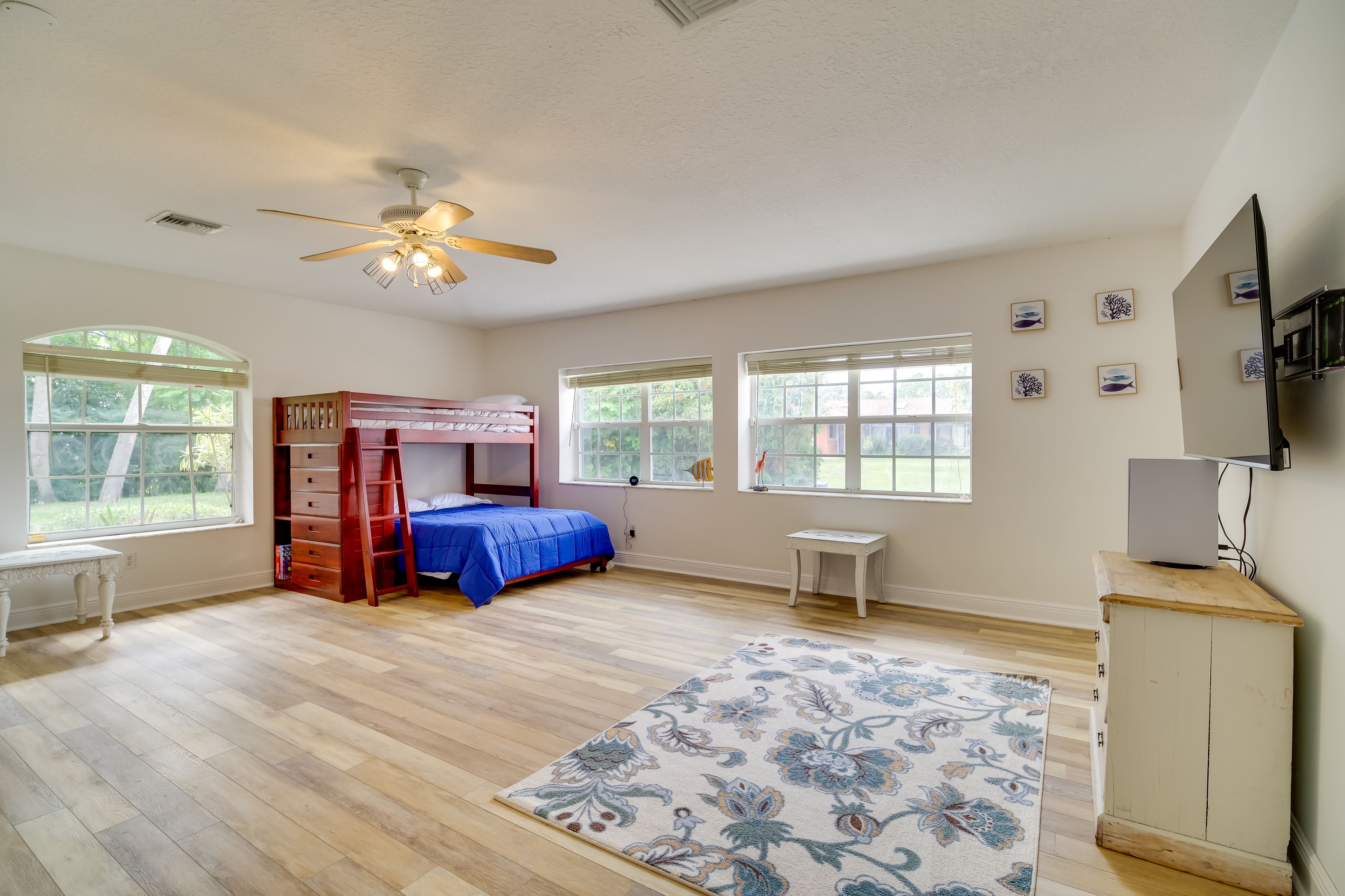 Bedroom 4 | Twin/Full Bunk Bed | Smart TV | PlayStation