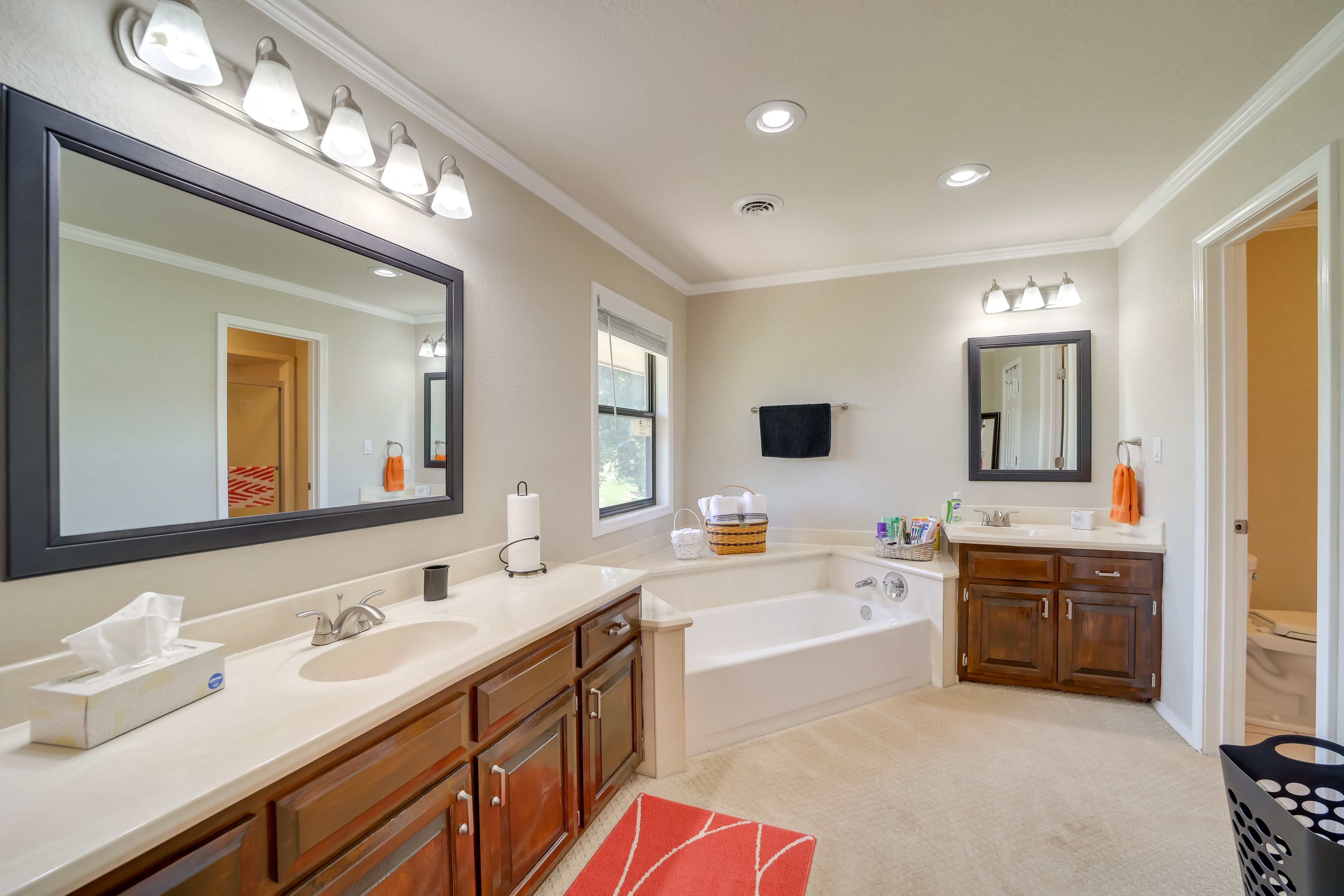 Full Bathroom | 2nd Floor | Soaking Tub | Walk-In Shower
