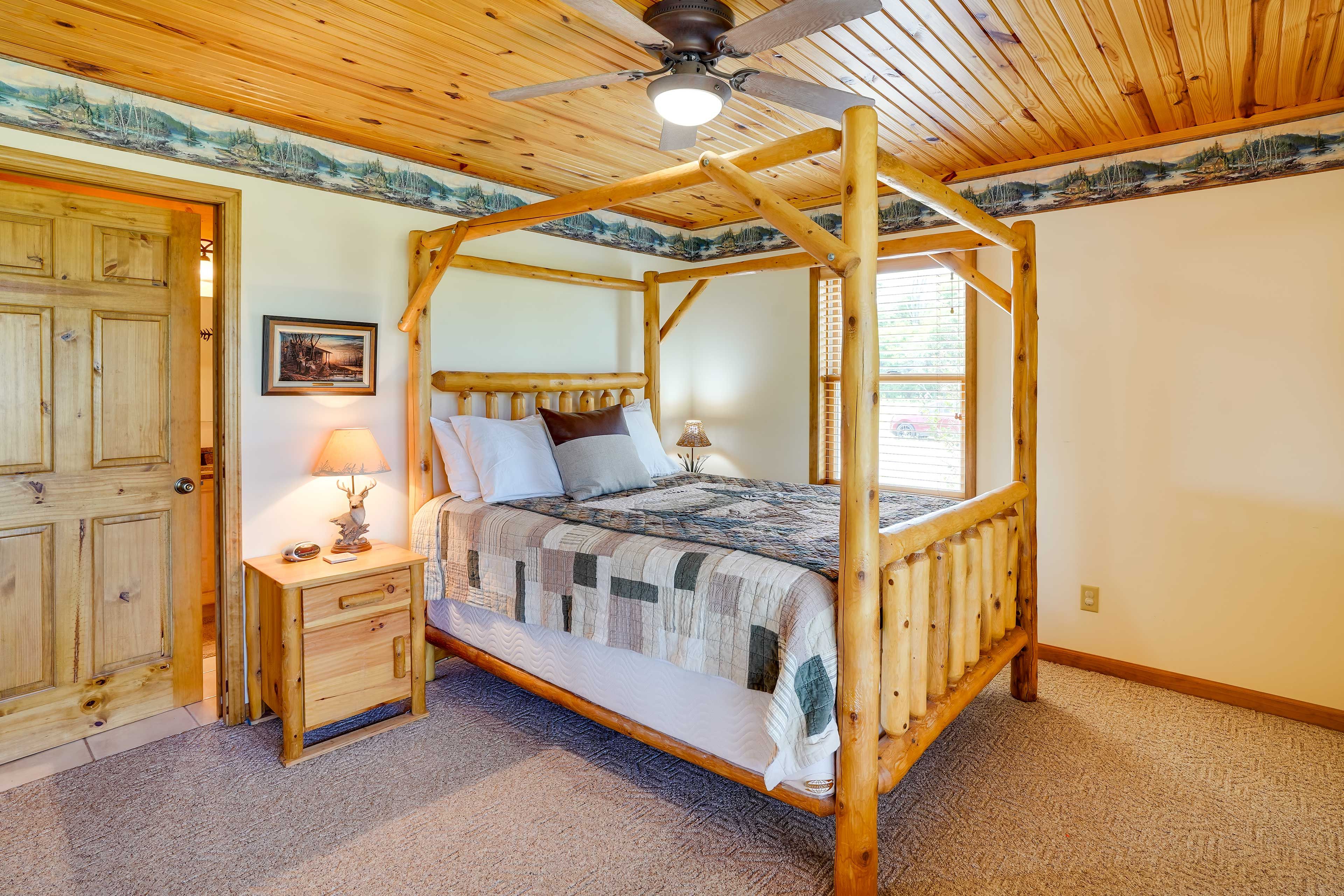 Bedroom 3 | Queen Bed