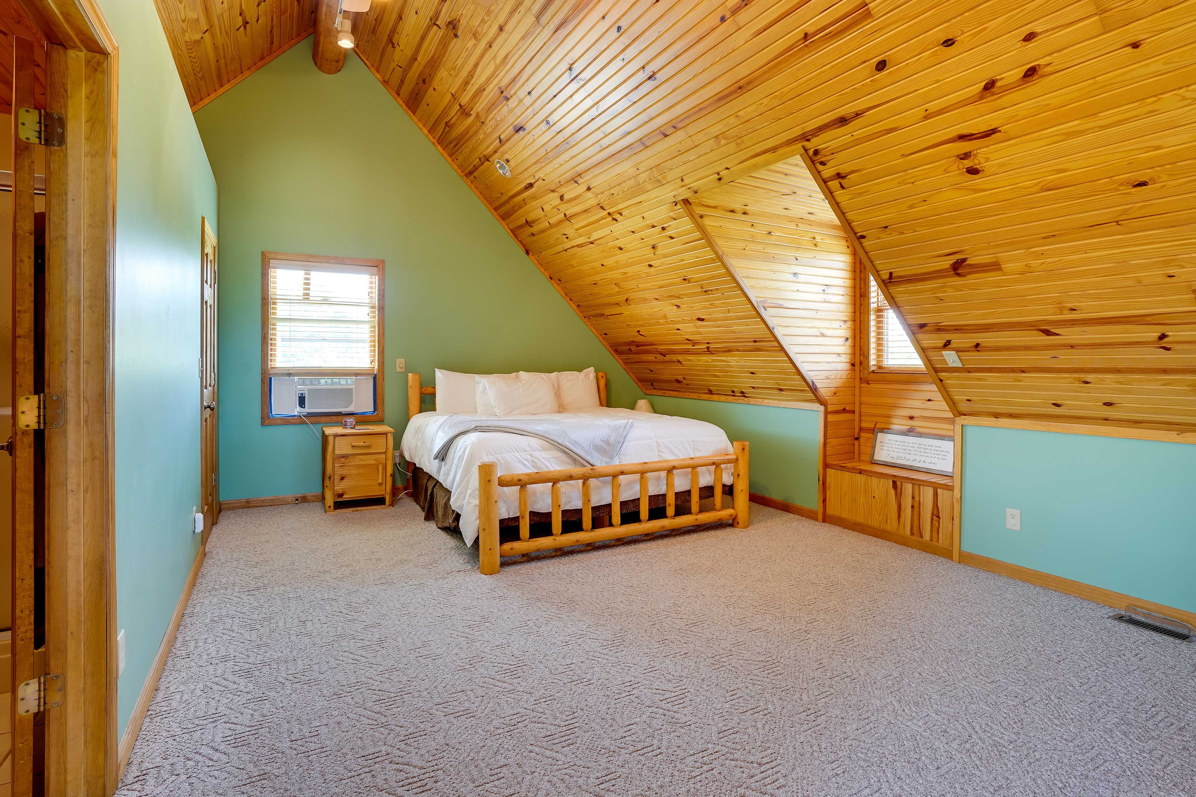 Bedroom 1 | King Bed | Linens Provided | En-Suite Bathroom