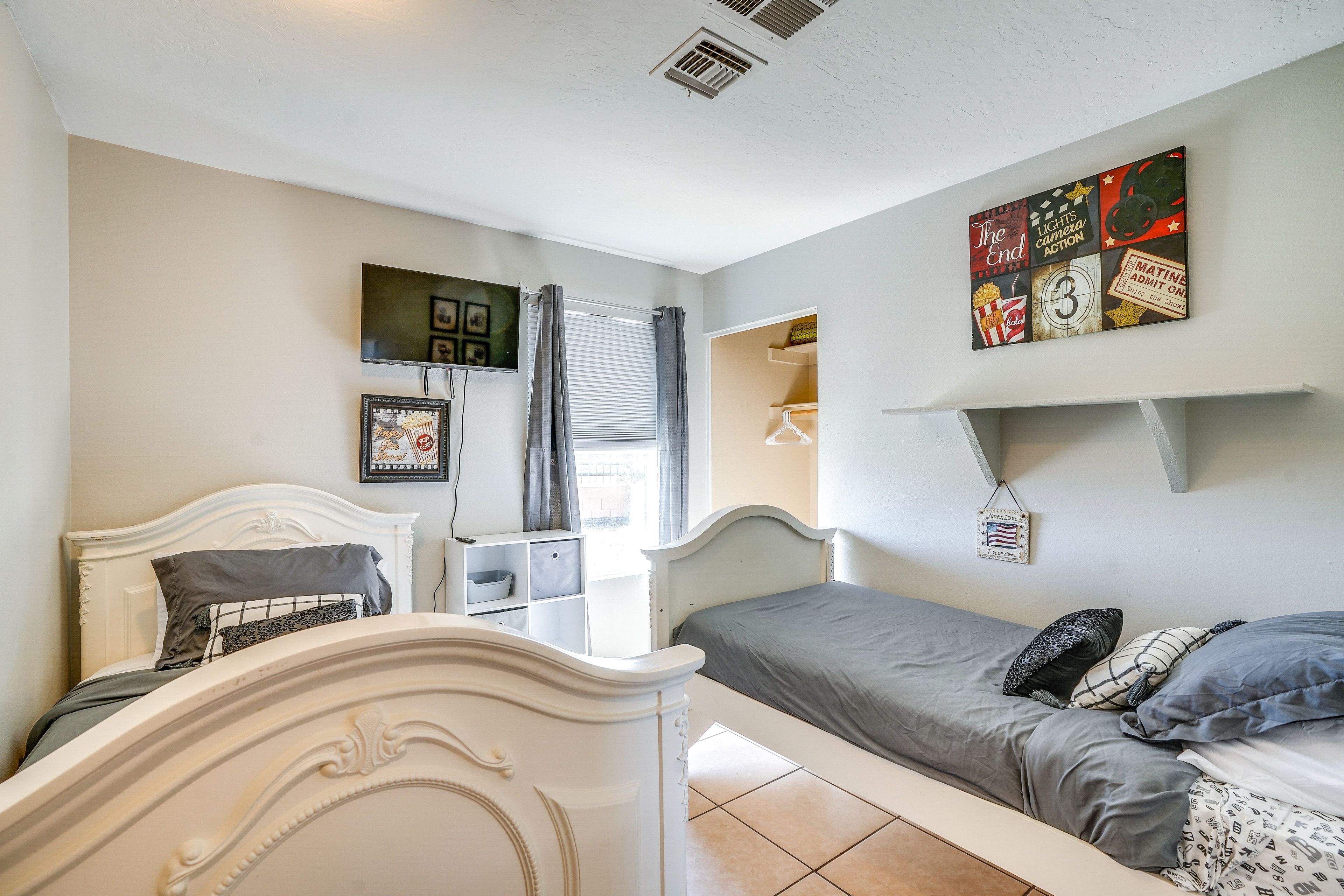 Bedroom 3 | 2 Twin Beds | Twin Rollaway Bed