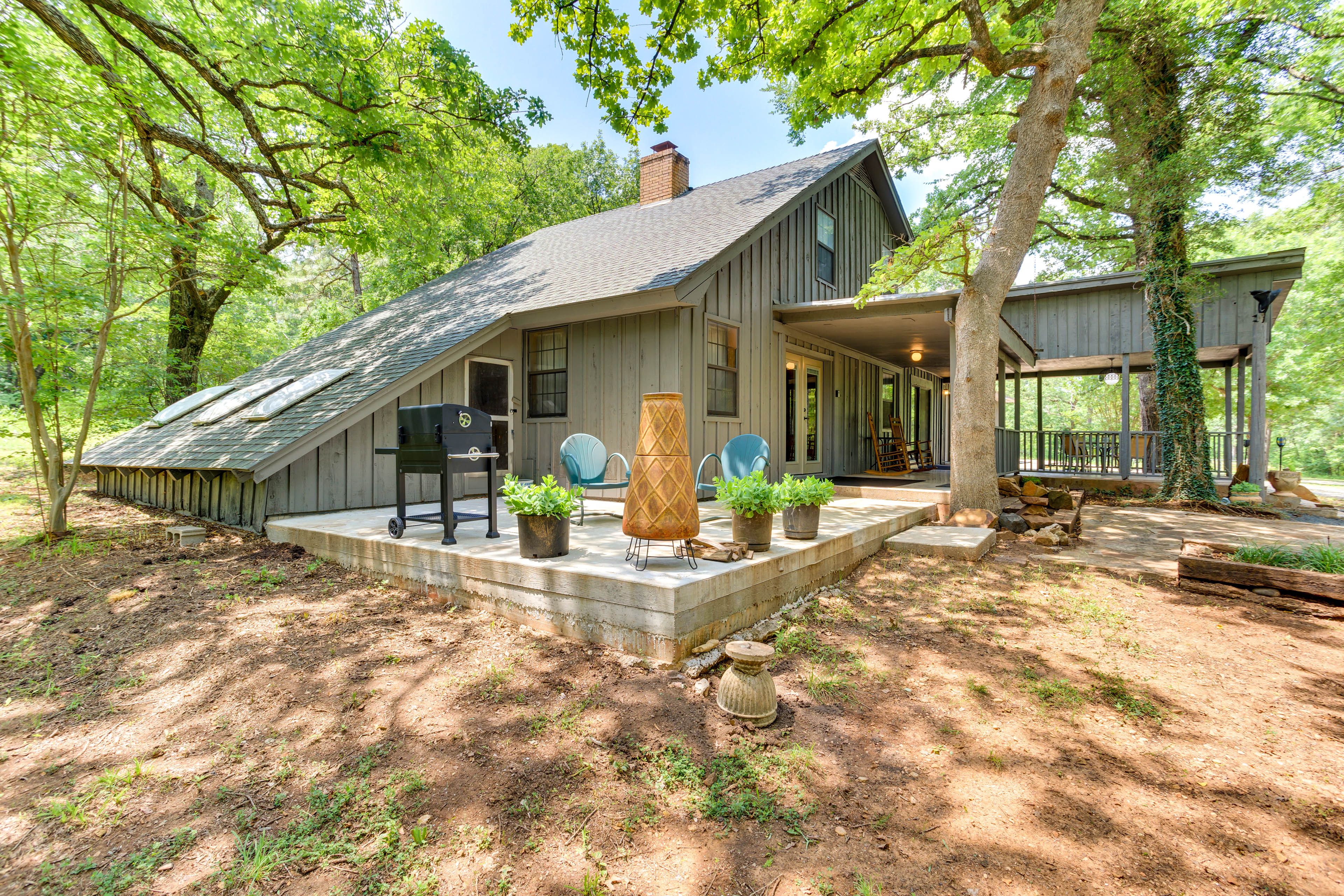 Davis Vacation Rental | 4BR | 3BA | 1,540 Sq Ft | 4 Exterior Steps Required