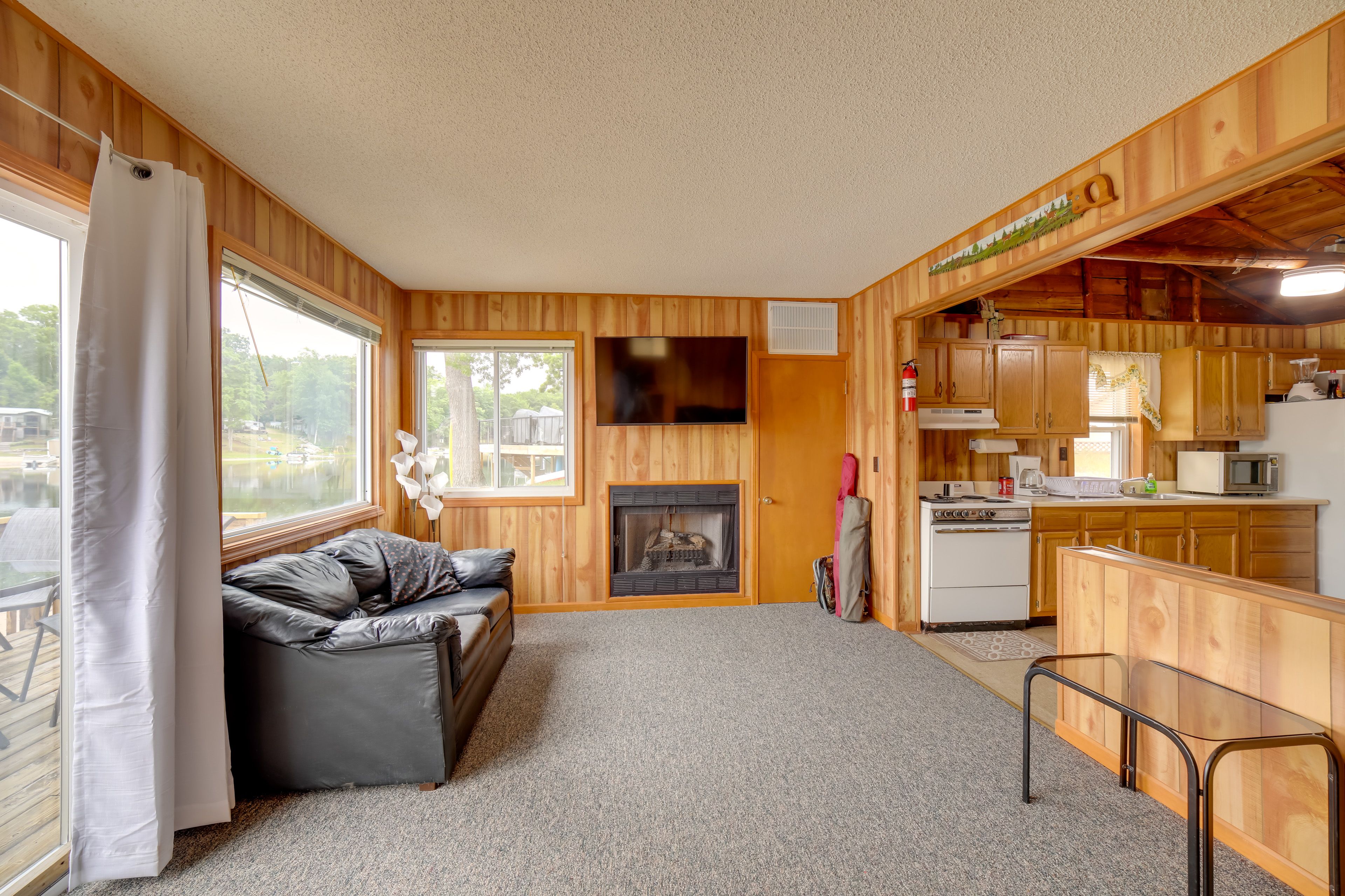 Living Room | Central A/C & Heating