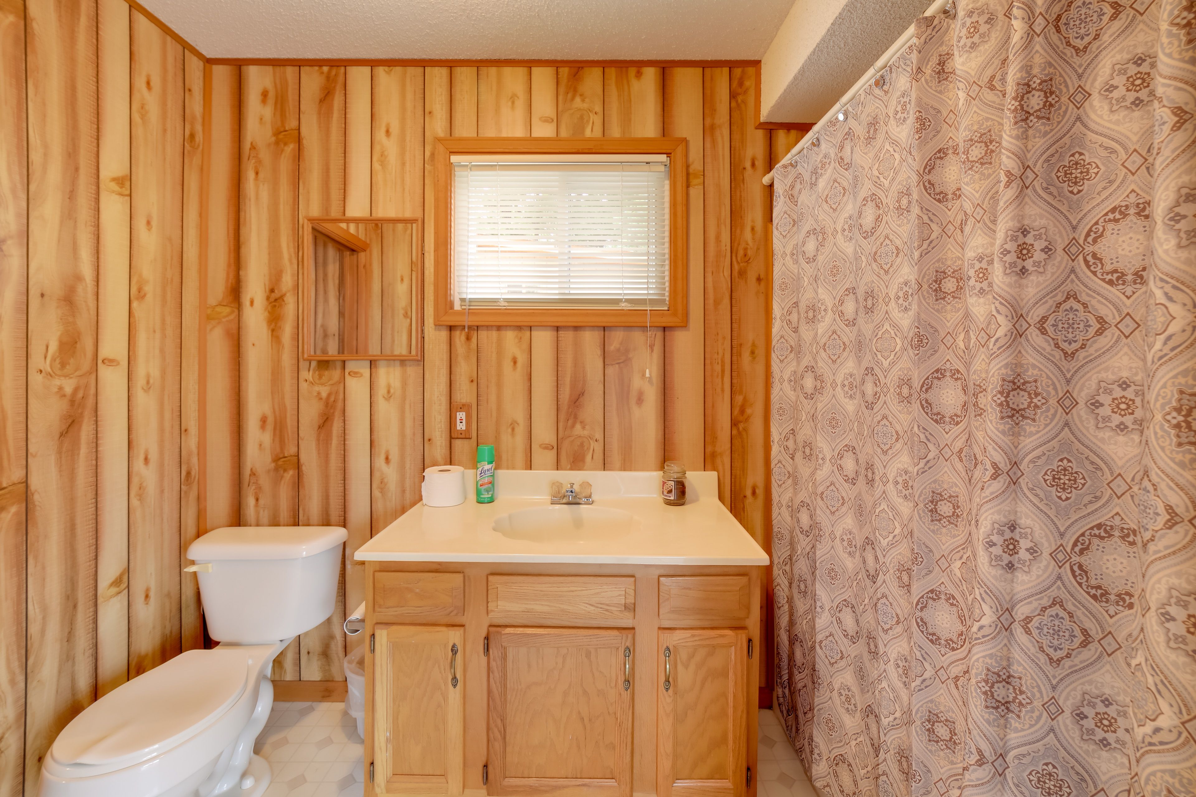 Full Bathroom | Complimentary Toiletries