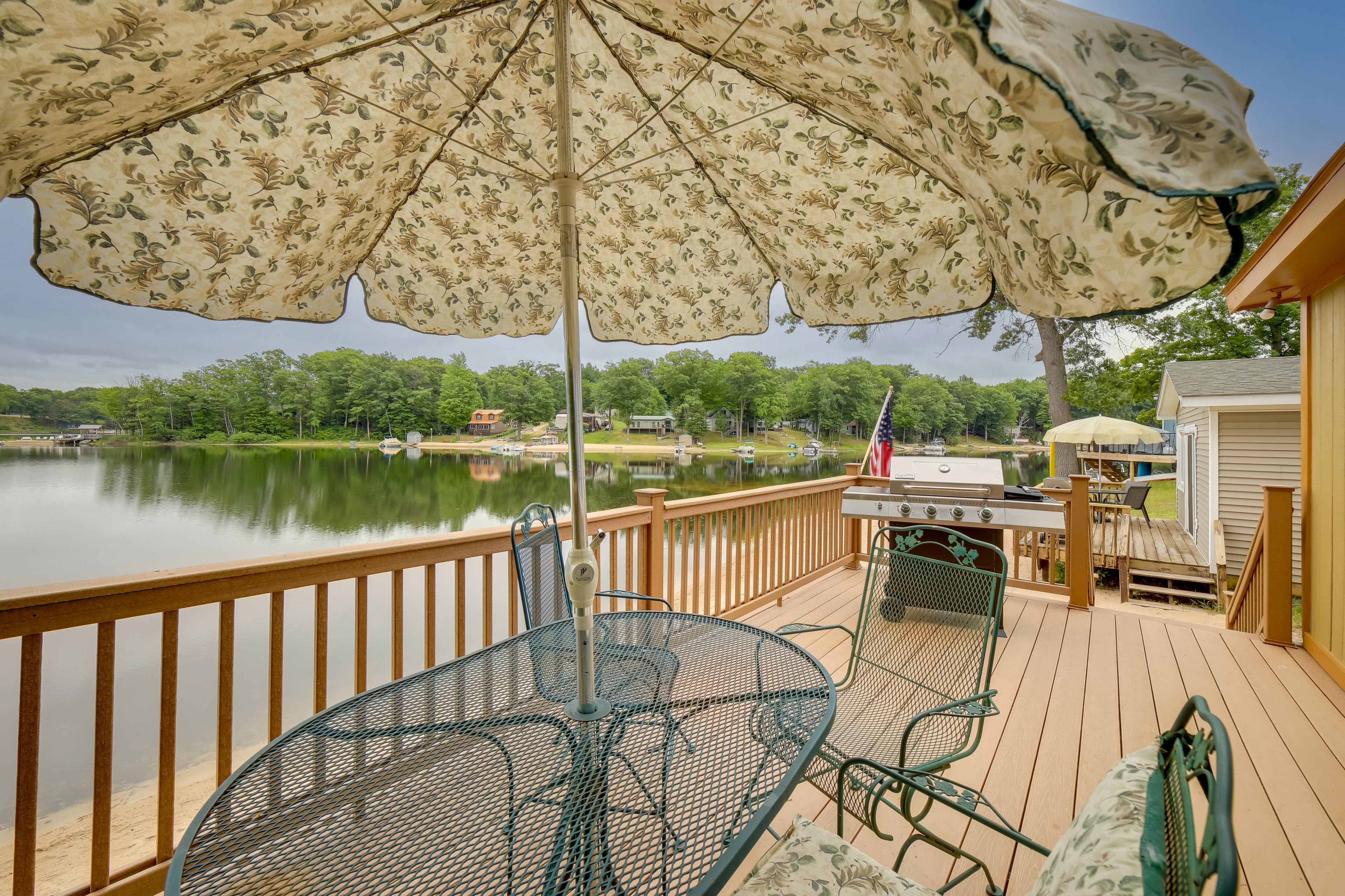Deck | Outdoor Seating | Gas Grill