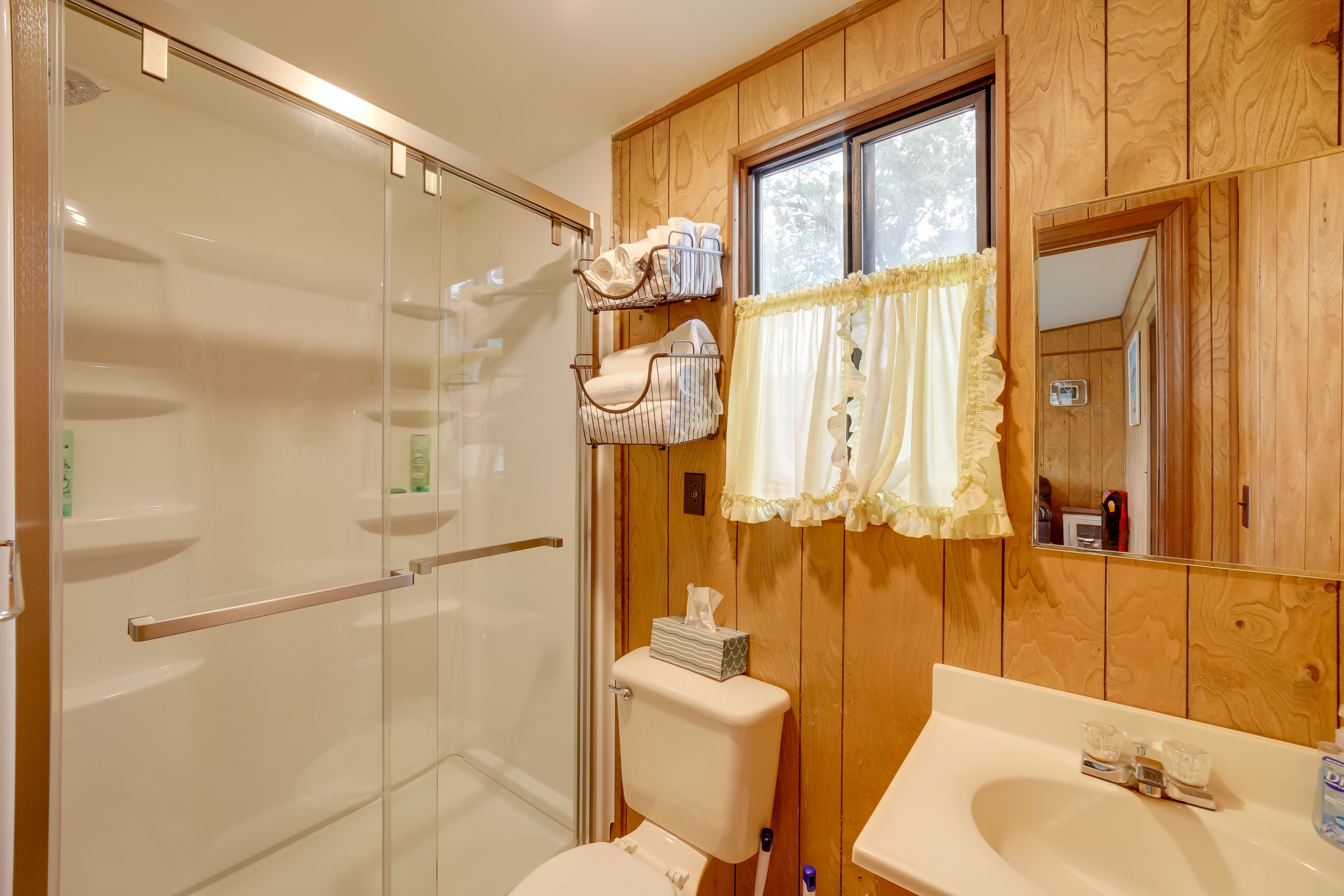 Full Bathroom | Complimentary Toiletries
