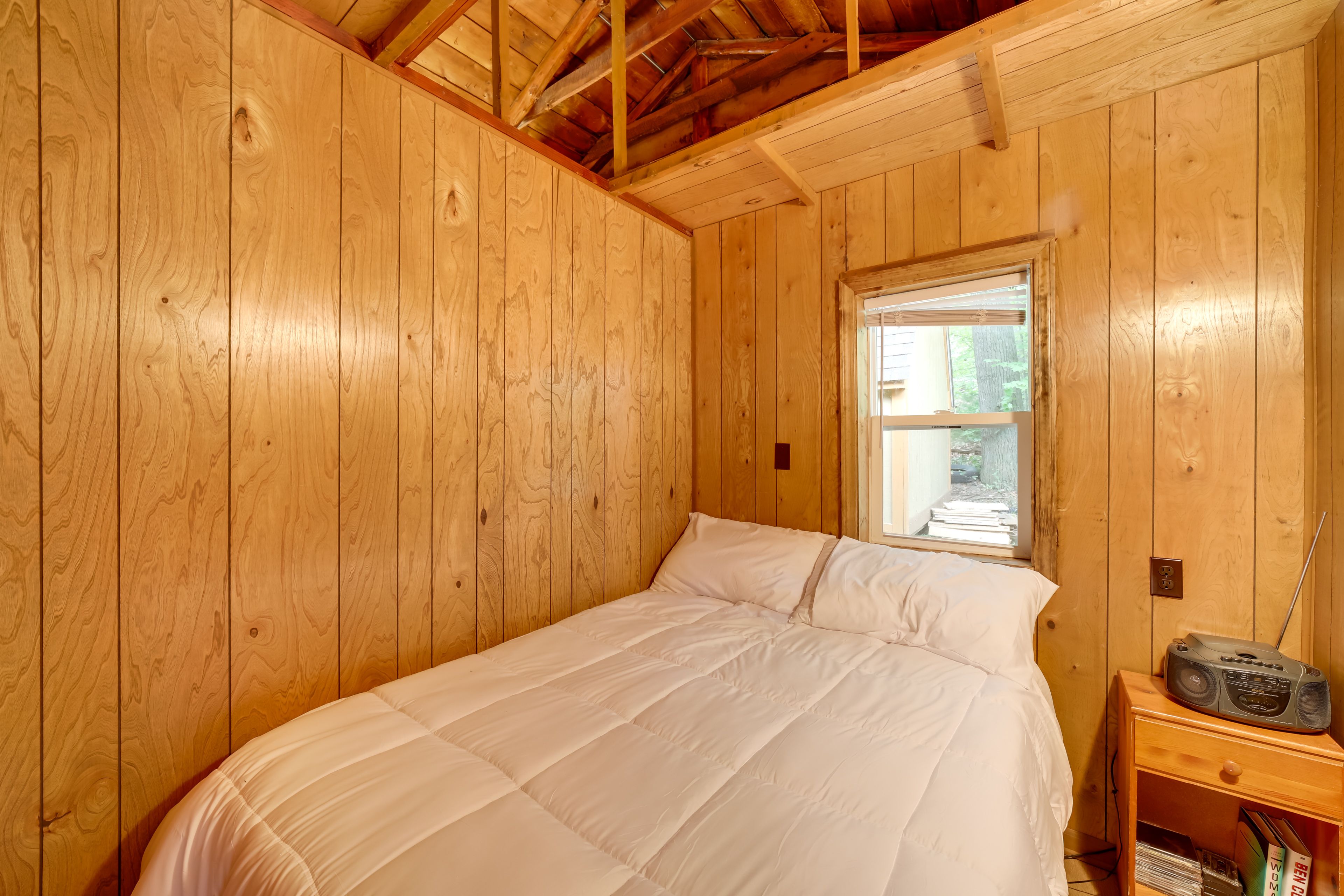 Bedroom 1 | Full Bed | Linens & Towels Provided