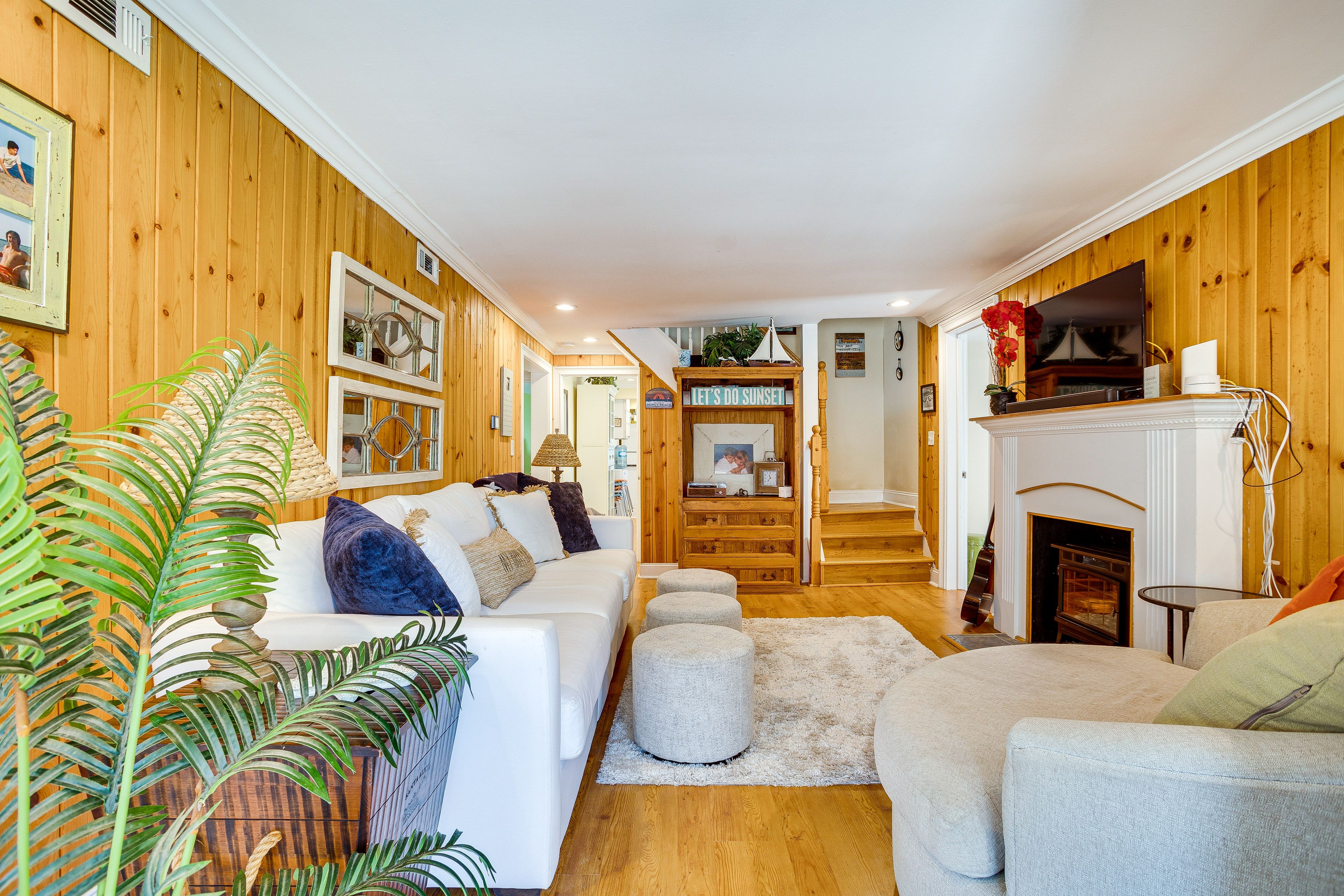 Living Room | Free WiFi | Smart TV w/ Cable