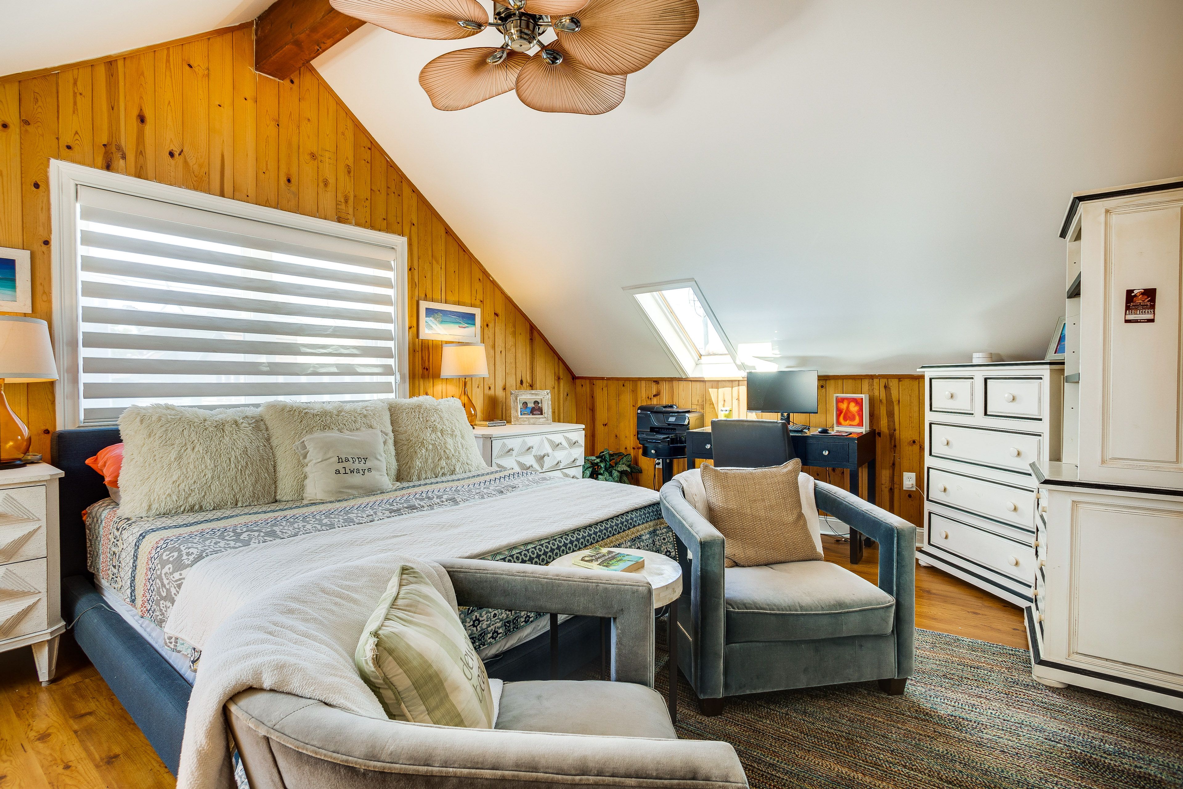 Bedroom 1 | King Bed | Linens Provided