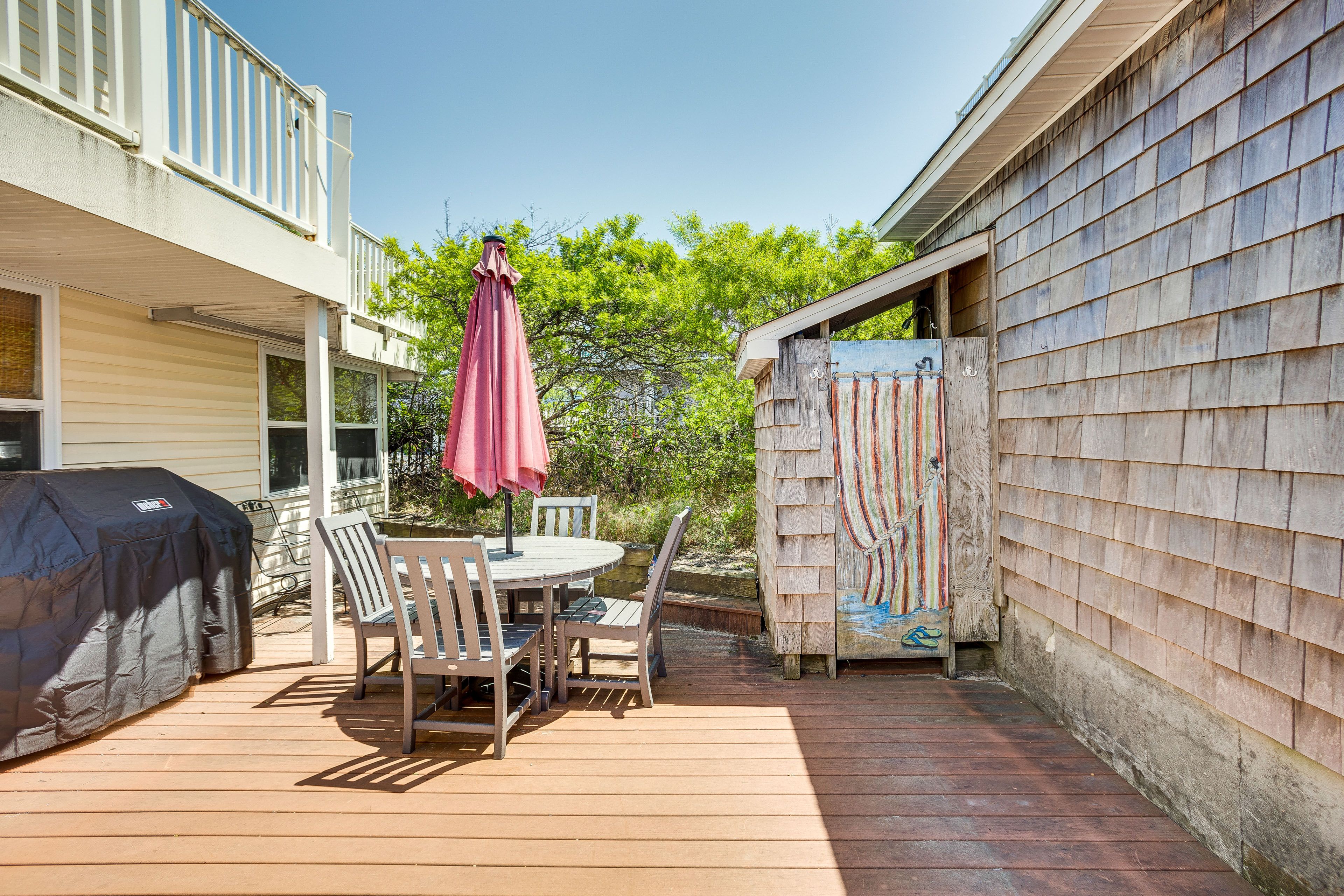 Deck | Gas Grill | Outdoor Shower