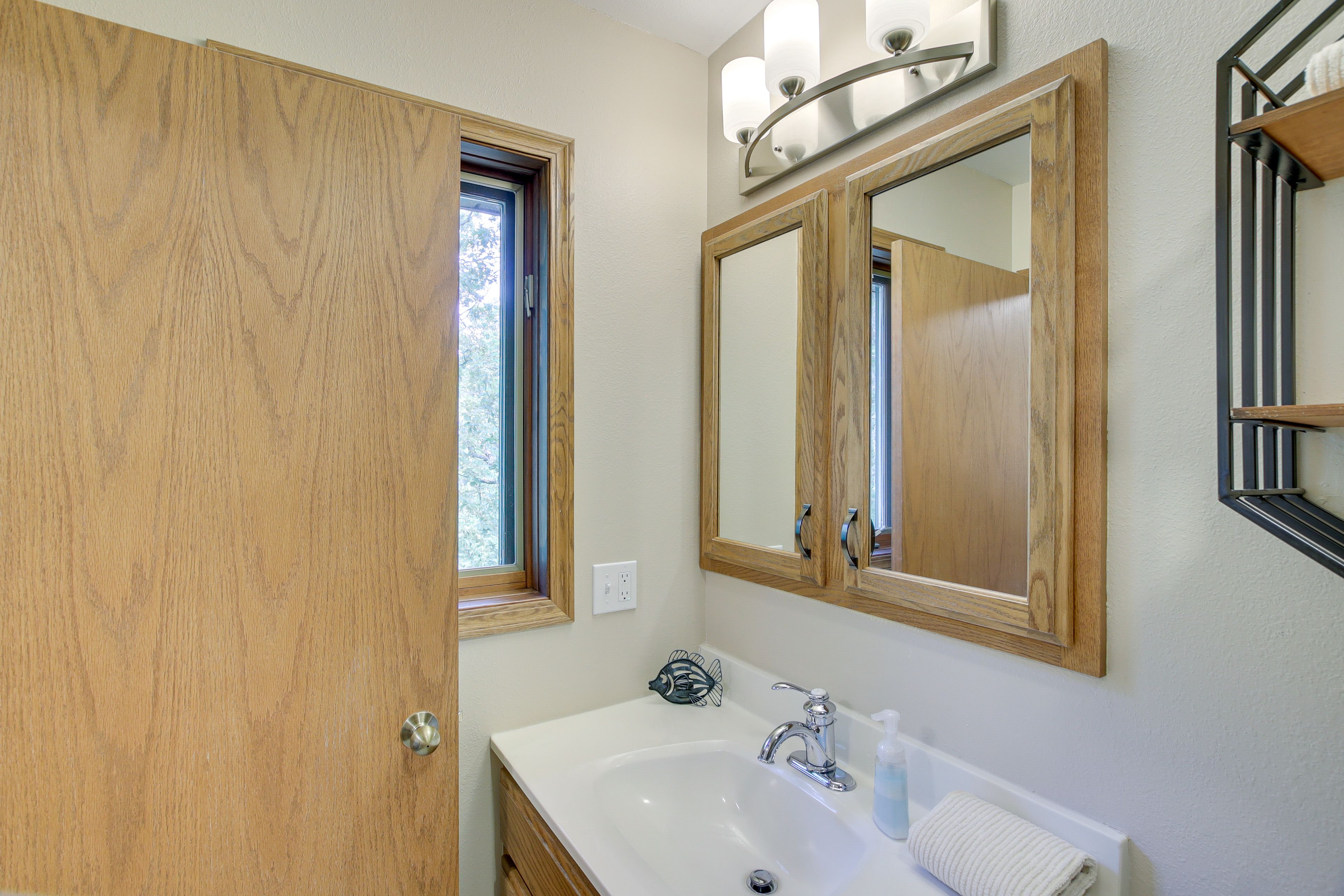 En-Suite Bathroom | Towels Provided