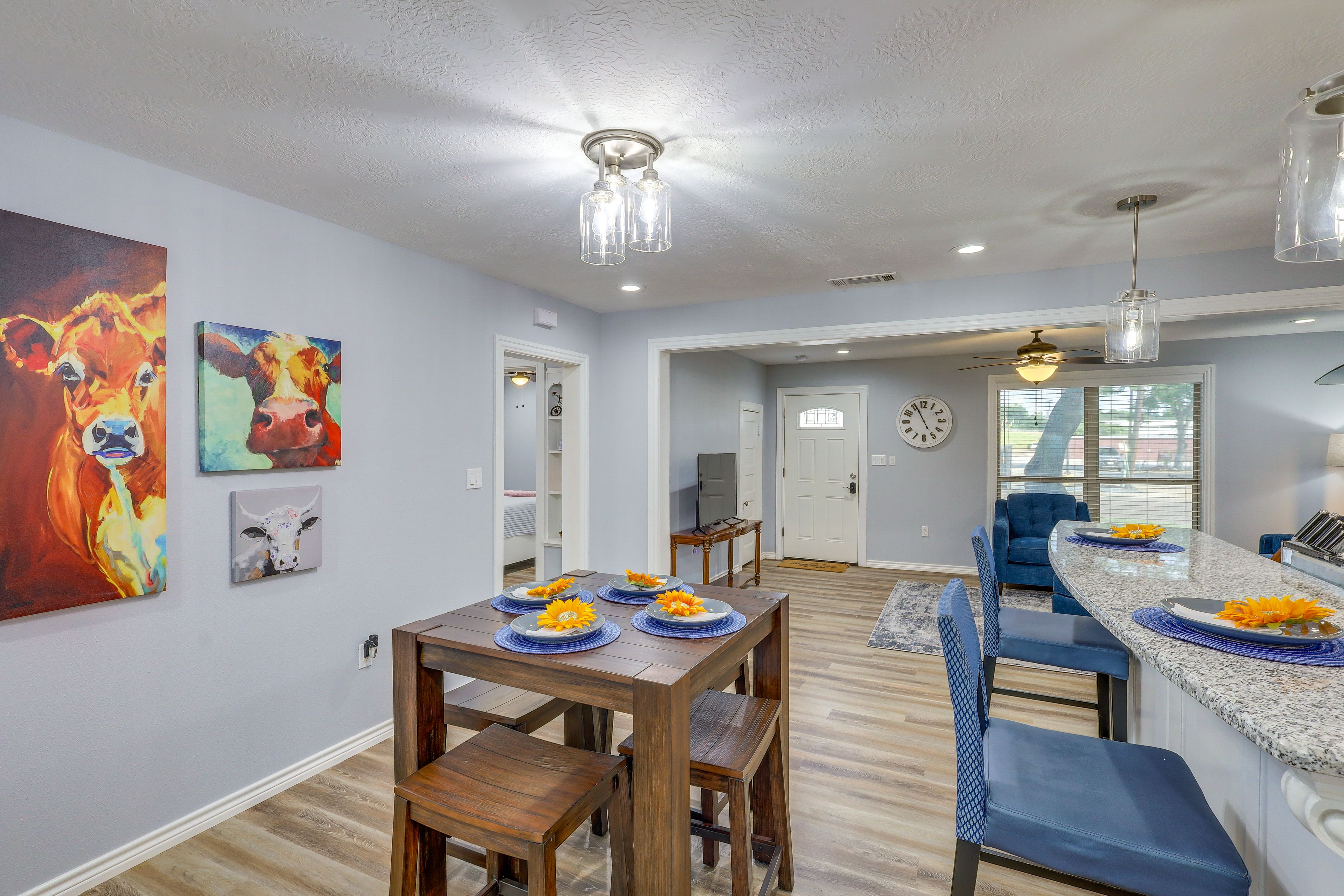 Dining Area | Dishware & Flatware Provided