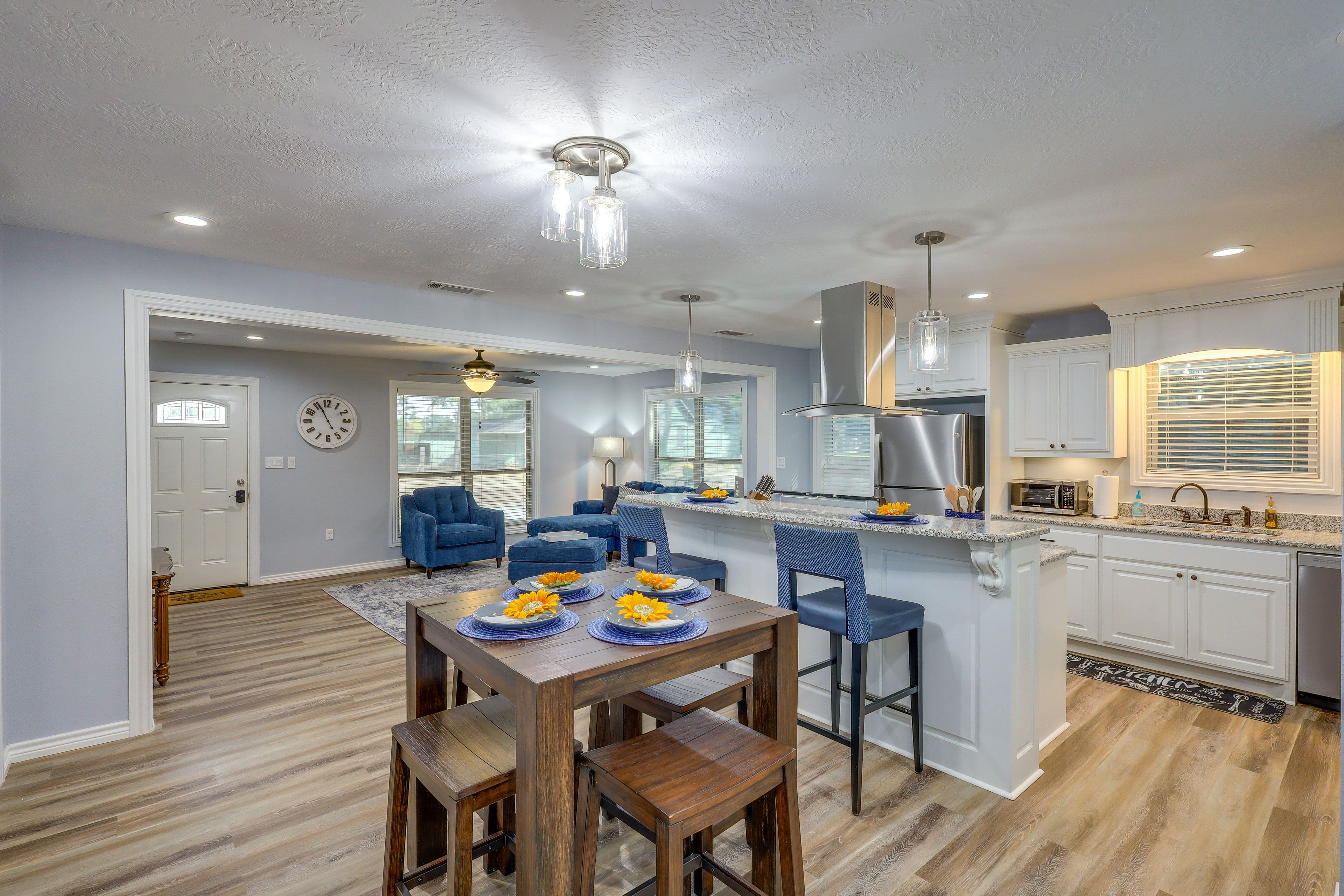 Kitchen | Dining Area