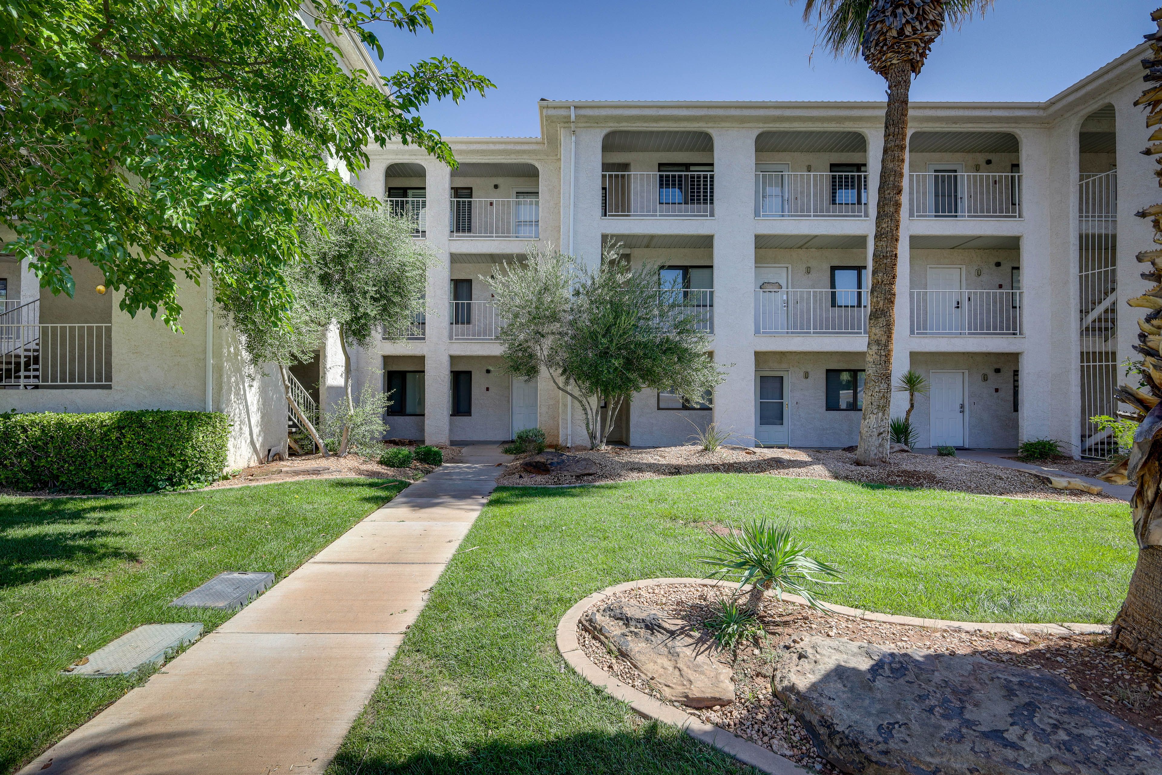 Condo Exterior | 1st-Floor Unit | Community Perks | Free WiFi