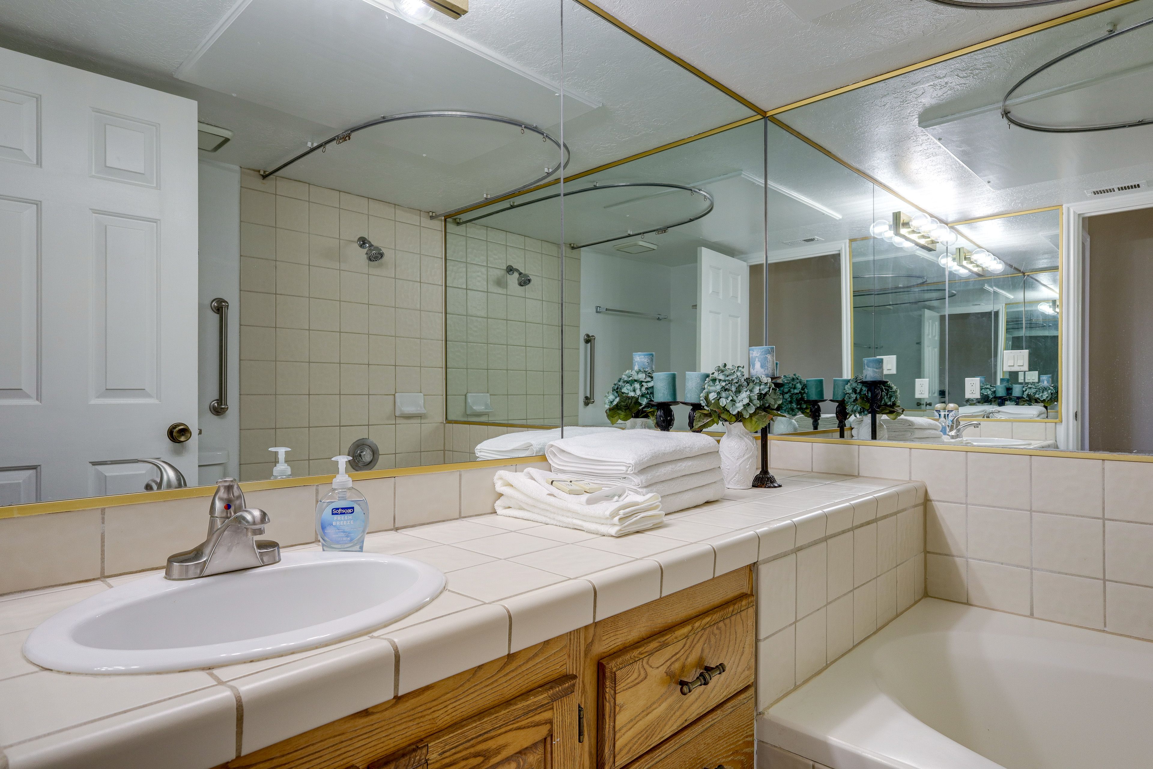 Full Bathroom | Separate Tub & Shower | Grab Rail in Bathroom