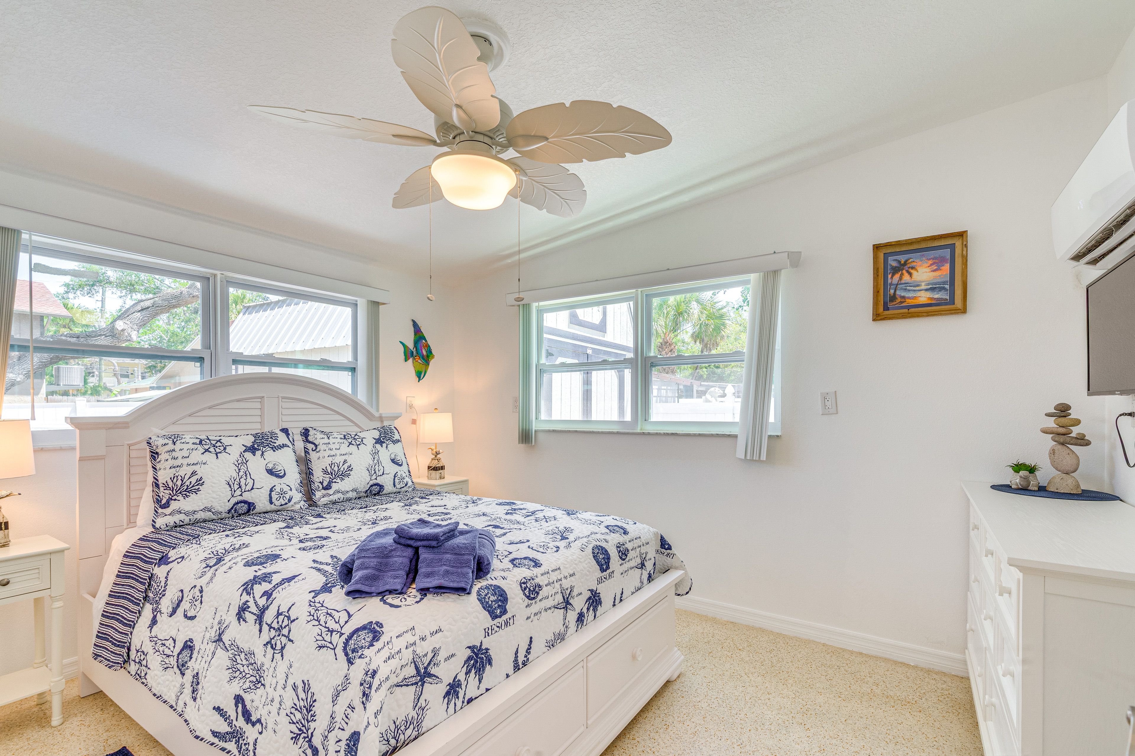 Bedroom 2 | Queen Bed