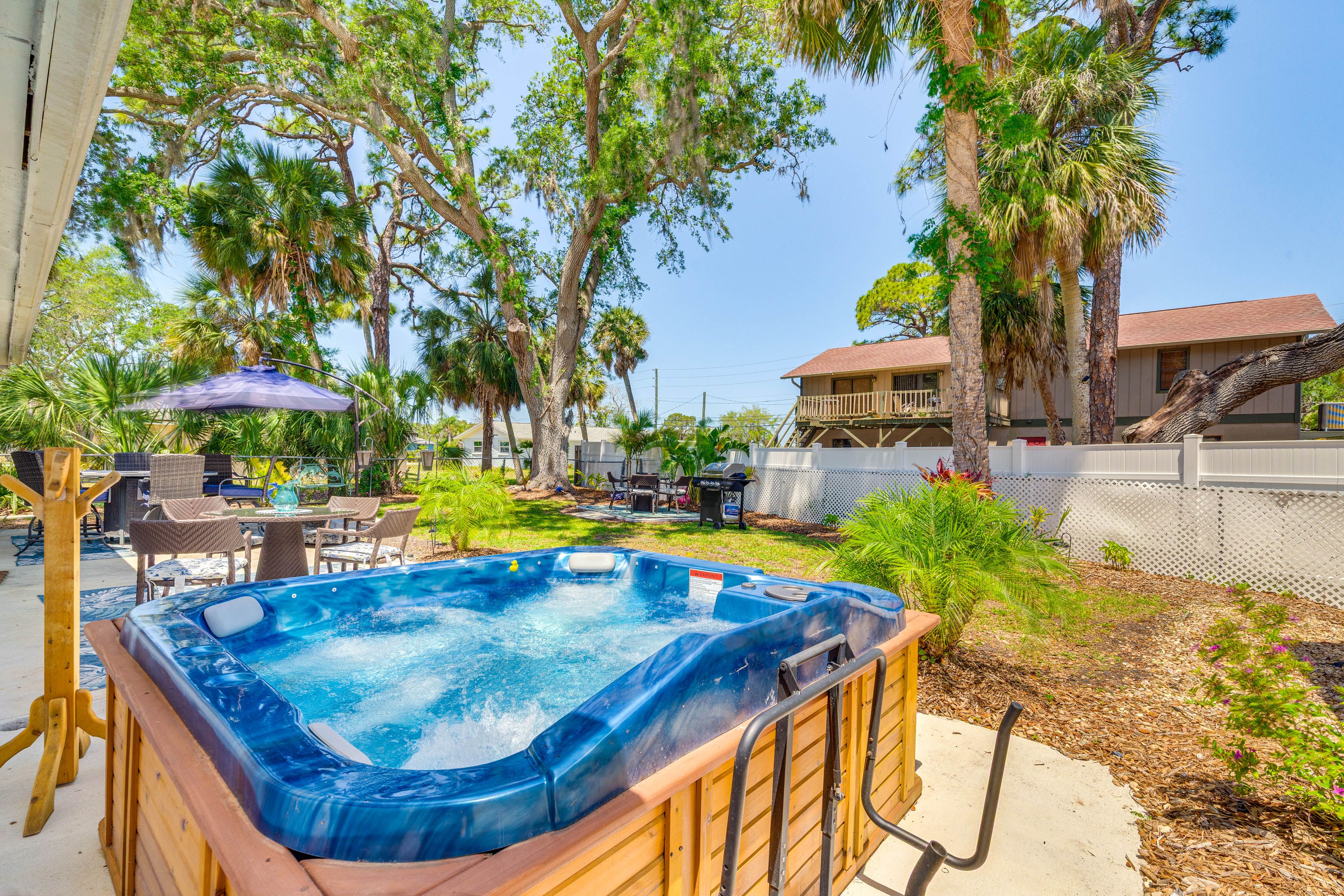 Port Richey Vacation Rental | 3BR | 2BA | 1 Step Required | 1,190 Sq Ft