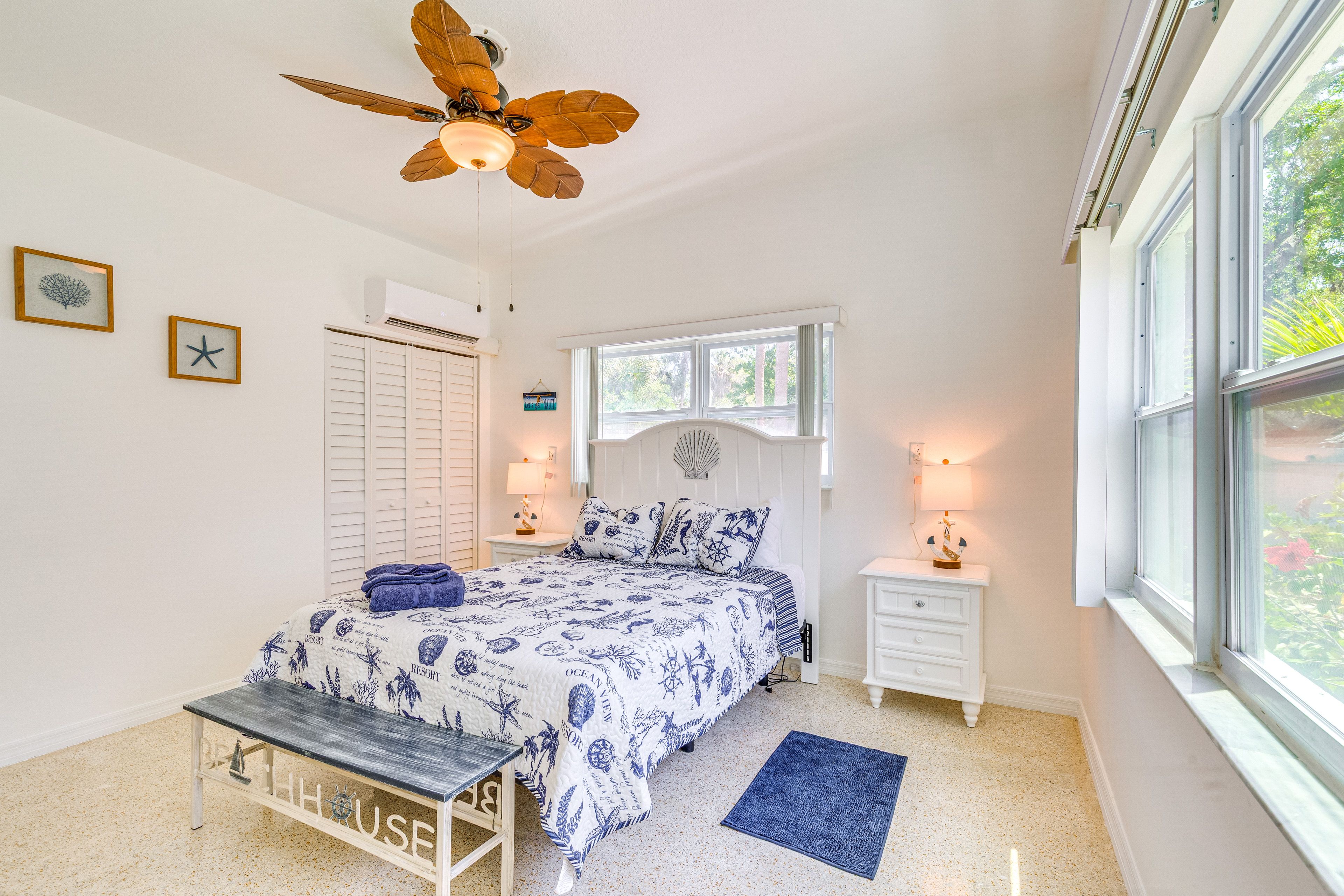 Bedroom 1 | Queen Bed