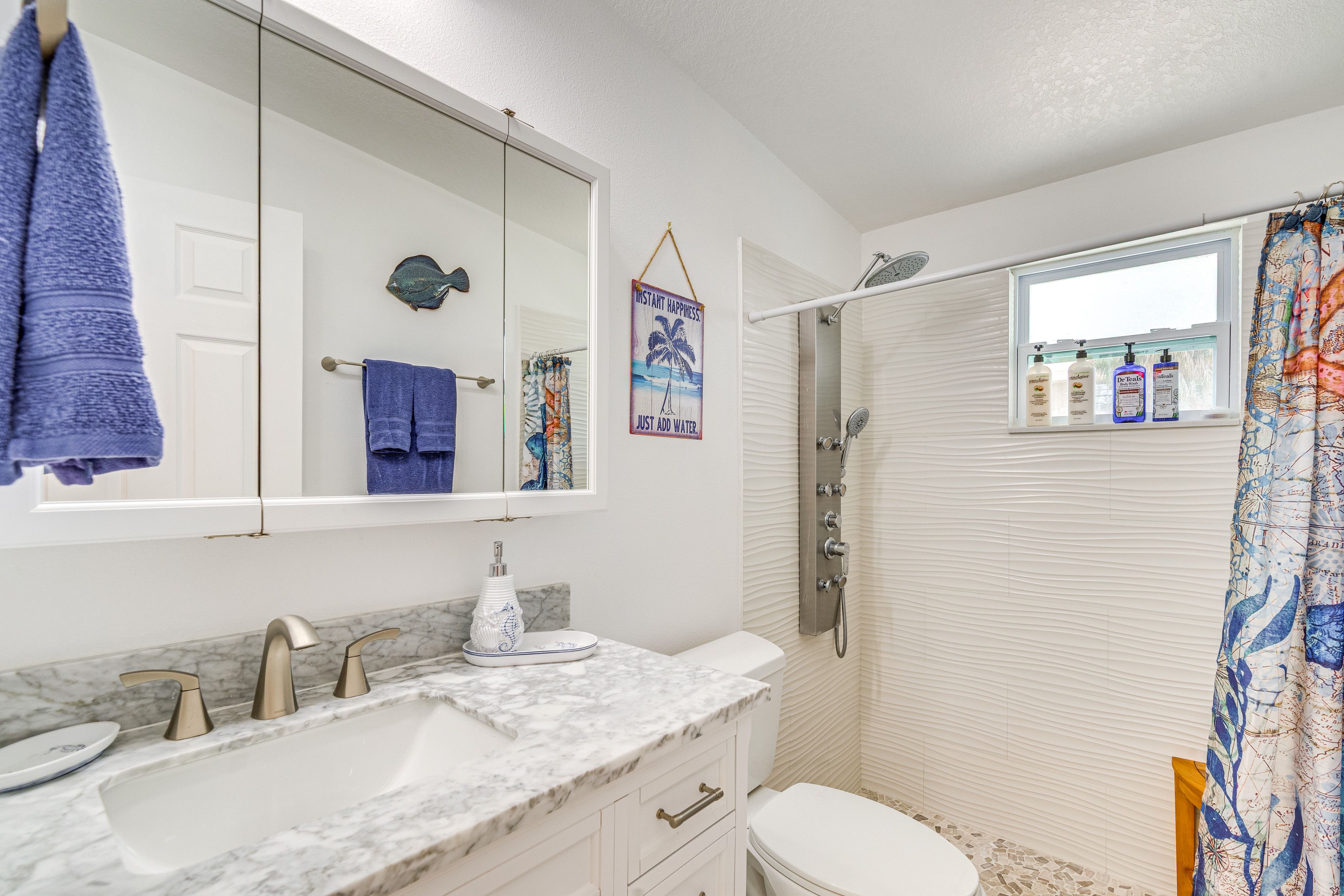 Full Bathroom | Complimentary Toiletries | Hair Dryer