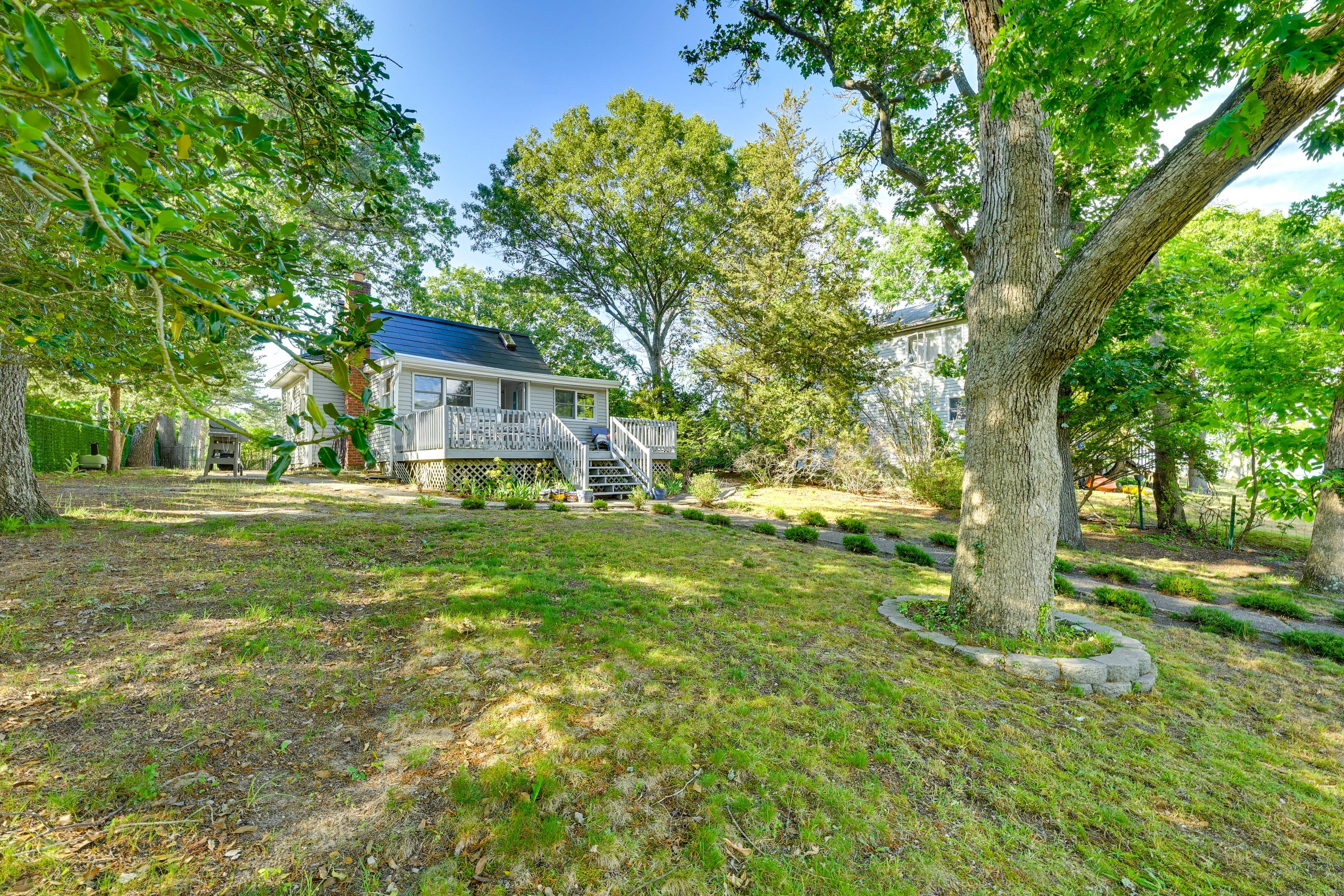 Yard | Hammock | Kayaks | Bicycles | Waterfront