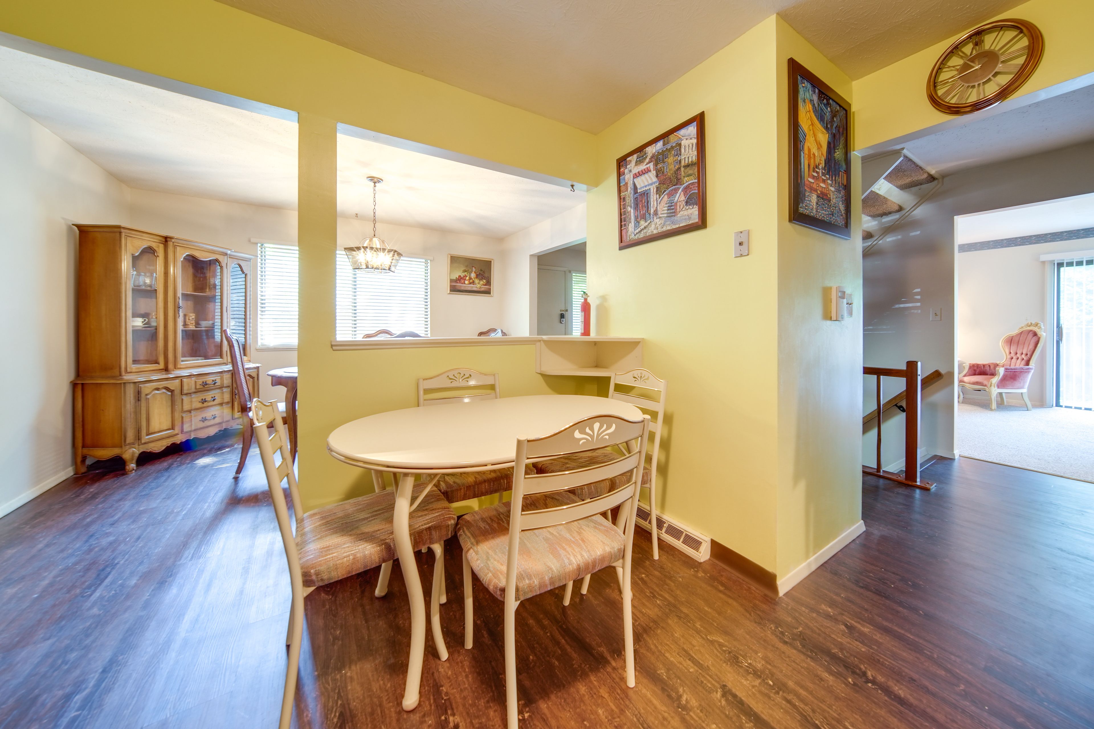 Casual Dining Area