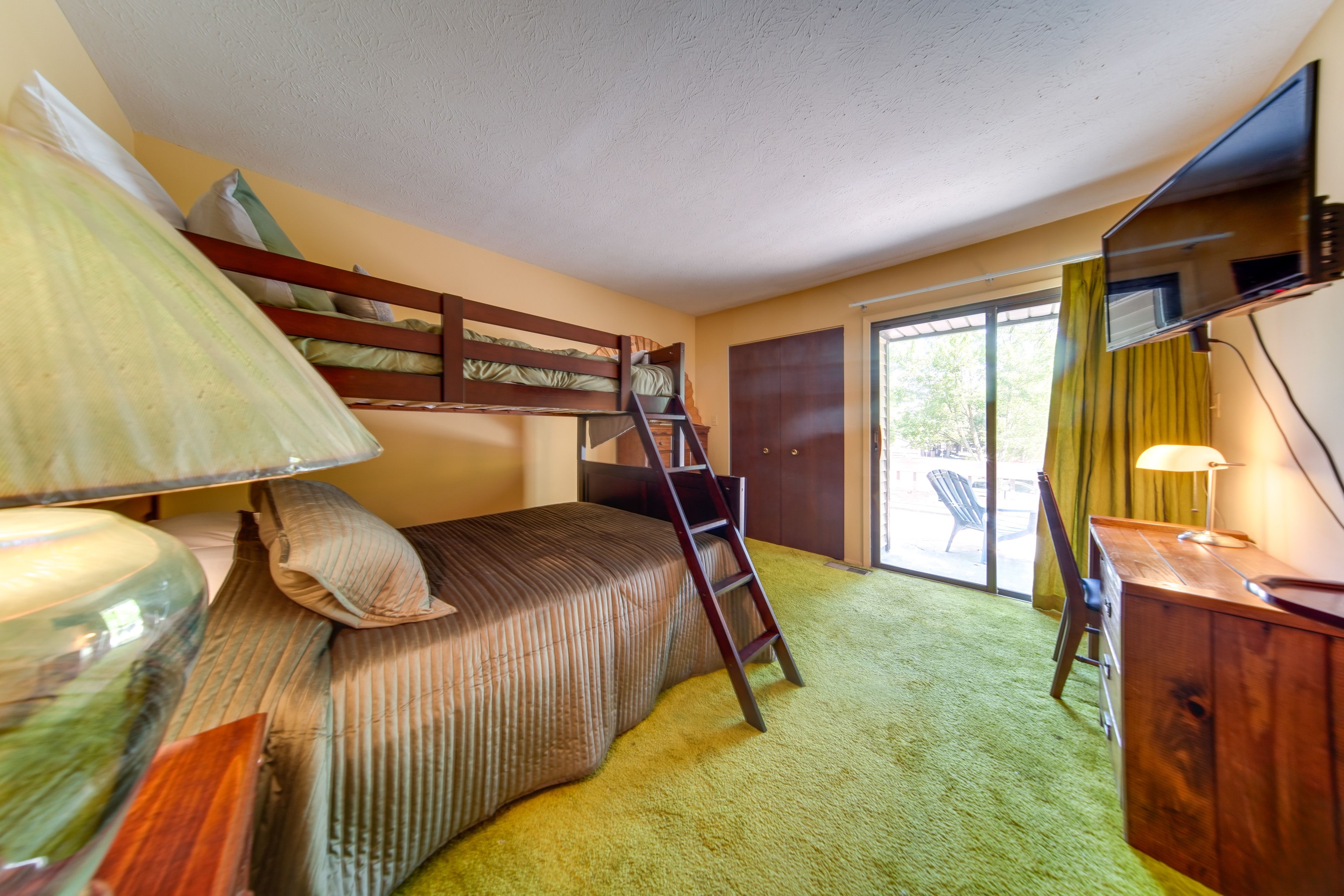 Bedroom 3 | Twin/Full Bunk Bed | Smart TV | Desk Workspace