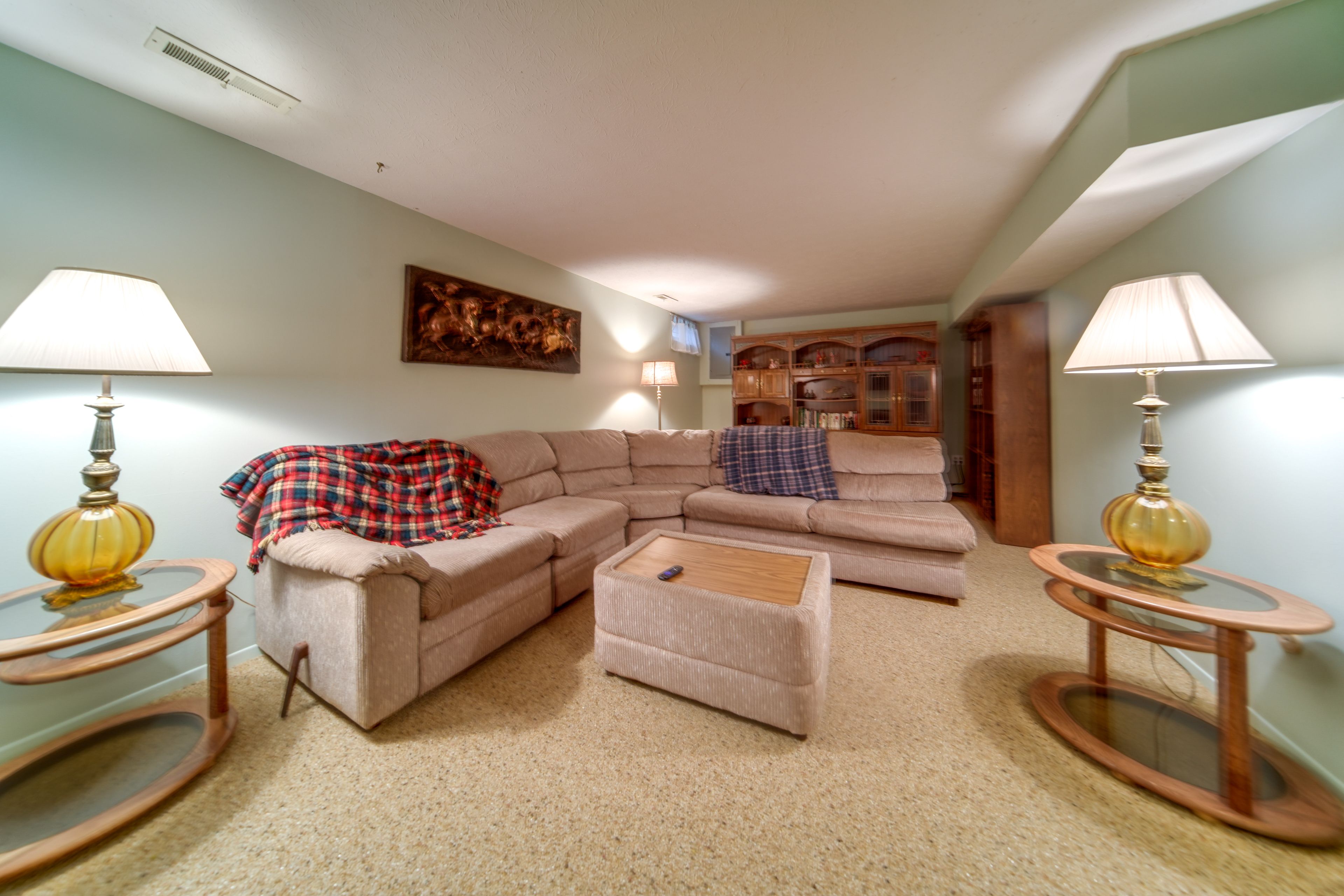 Den | Smart TV | Free WiFi | Central A/C