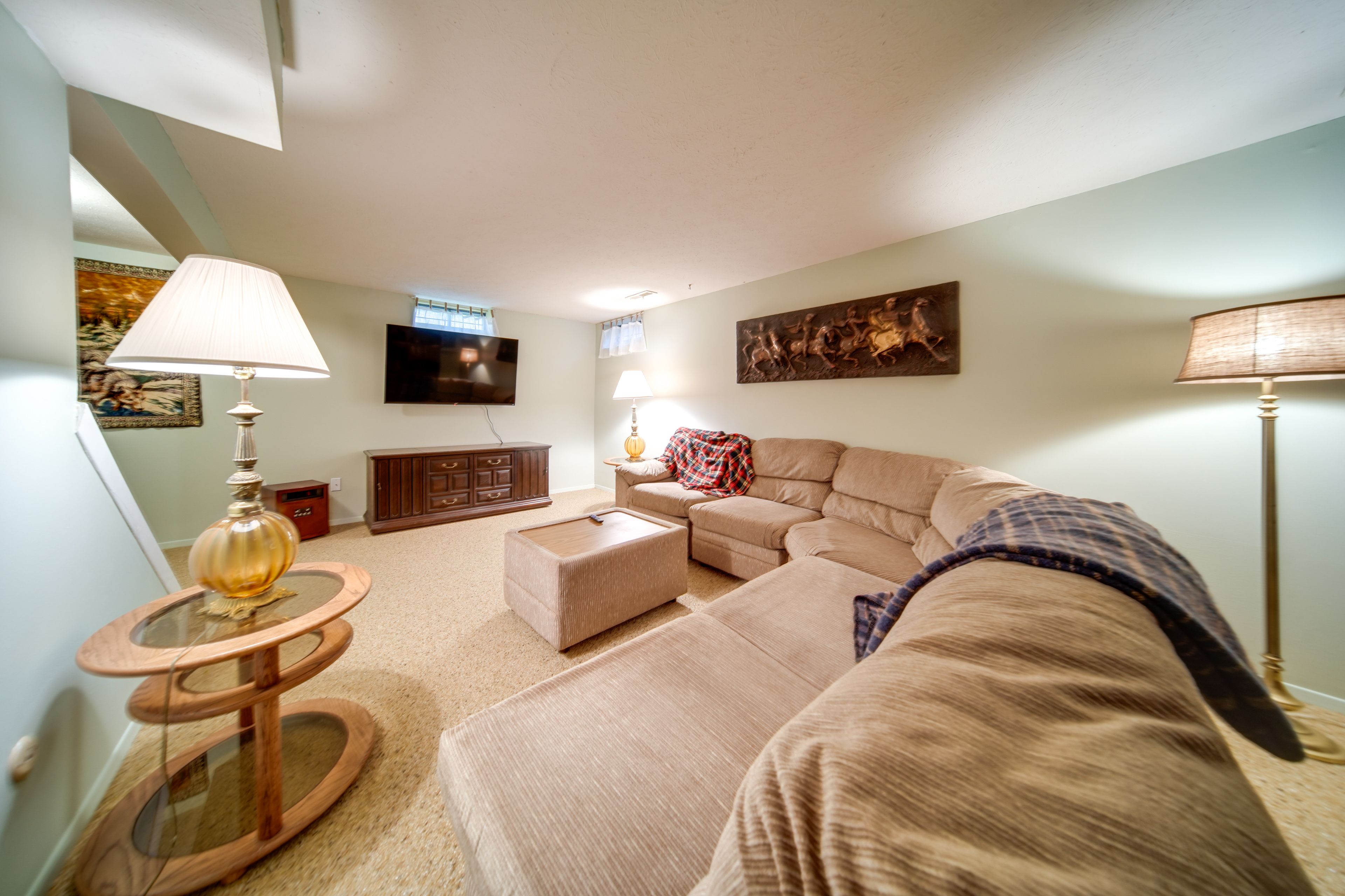 Den | Smart TV | Free WiFi | Central A/C
